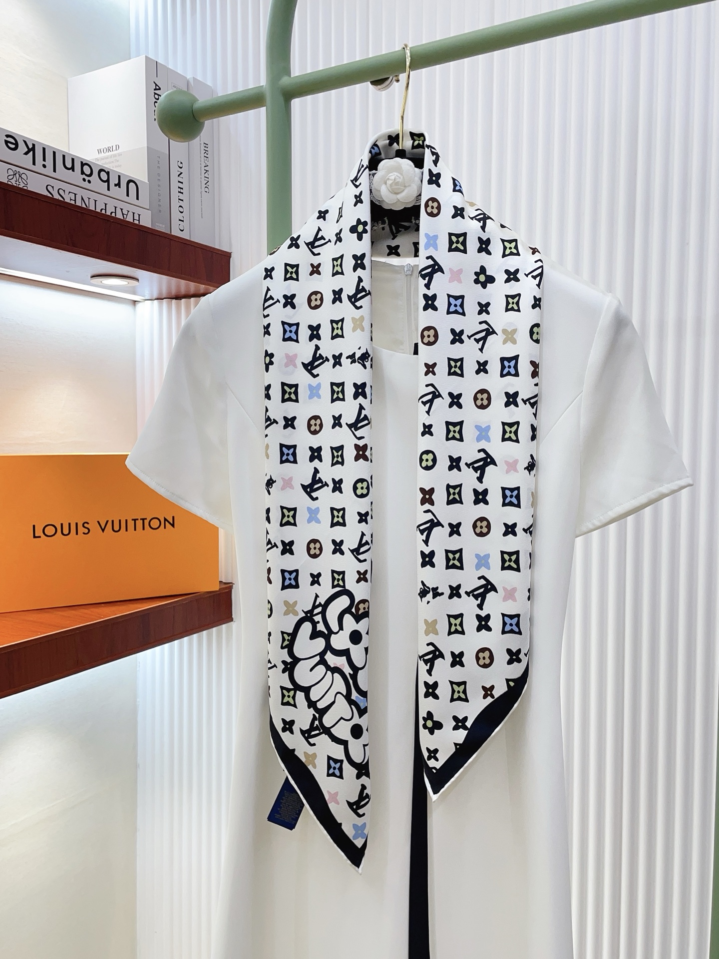 ✨✨【18姆米 双面同色】上身效果疯狂的喜欢❗️专柜也是刚刚上架的，L*最最新款~非常有看头，L的这类元