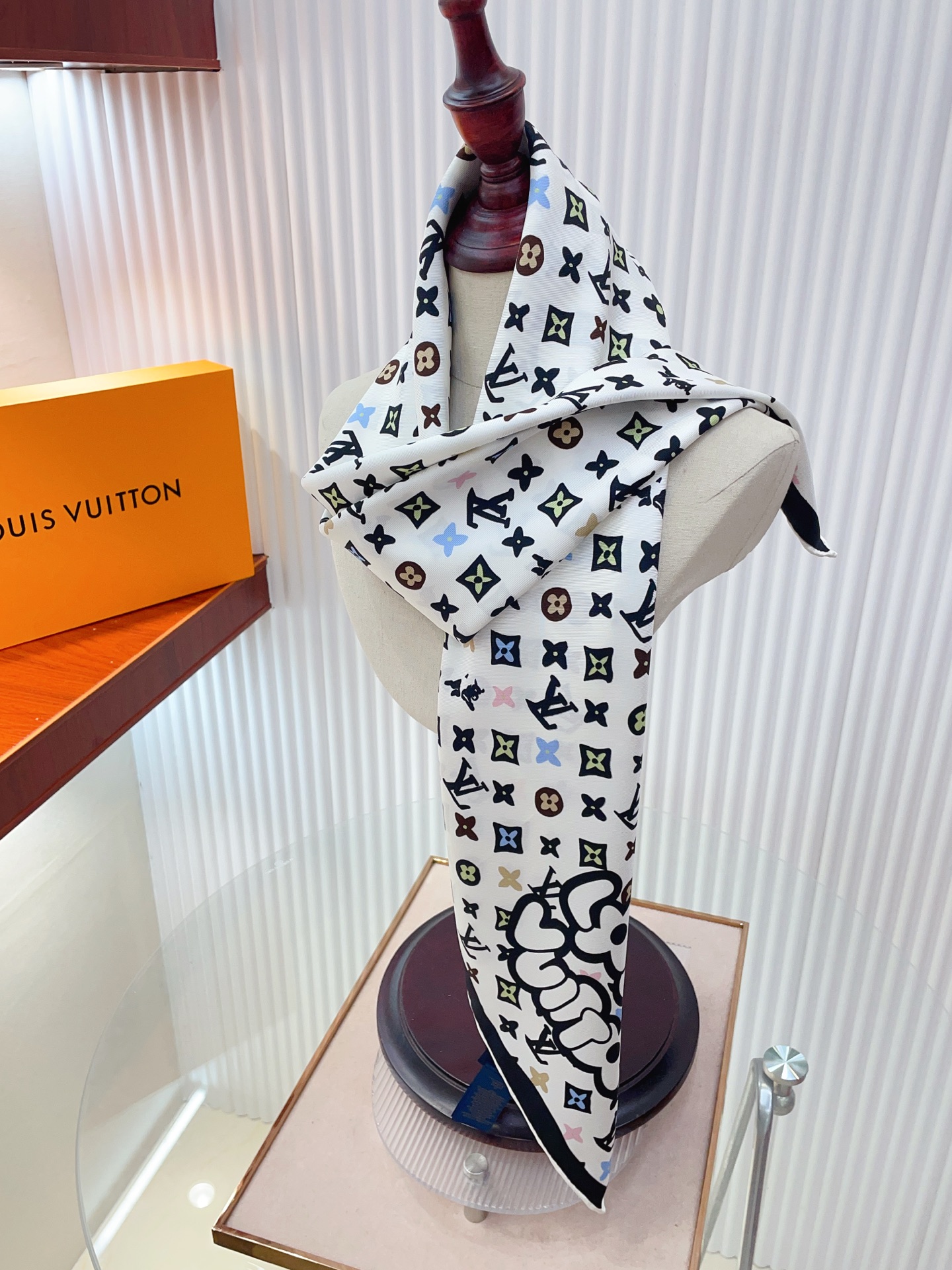 ✨✨【18姆米 双面同色】上身效果疯狂的喜欢❗️专柜也是刚刚上架的，L*最最新款~非常有看头，L的这类元