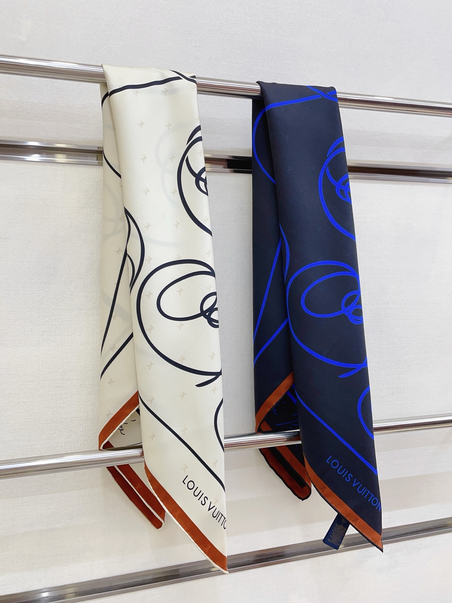 ✨✨【18姆米 双面同色】上身效果疯狂的喜欢❗️专柜也是刚刚上架的，L*最最新款~非常有看头，L的这类元