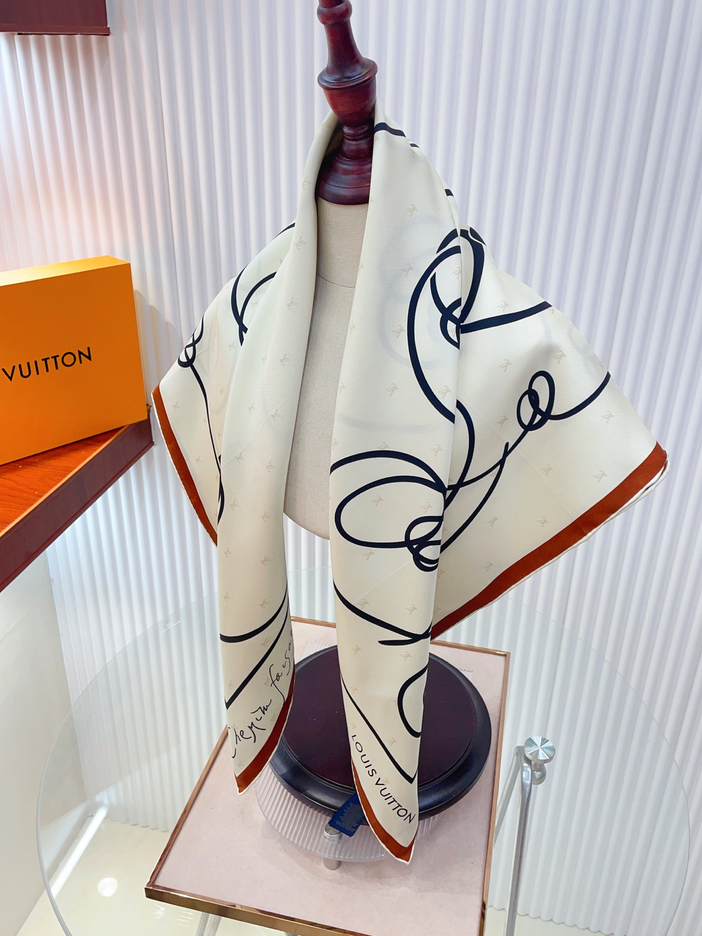 ✨✨【18姆米 双面同色】上身效果疯狂的喜欢❗️专柜也是刚刚上架的，L*最最新款~非常有看头，L的这类元