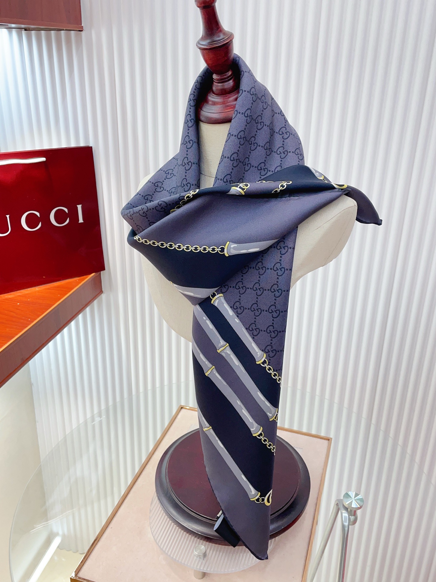 ✨✨【18姆米 双面同色】G家真丝新款🆕👏👏买了都说好看‼️推荐💕真丝方巾，顶级工艺超值‼️专柜爆款🎁💟