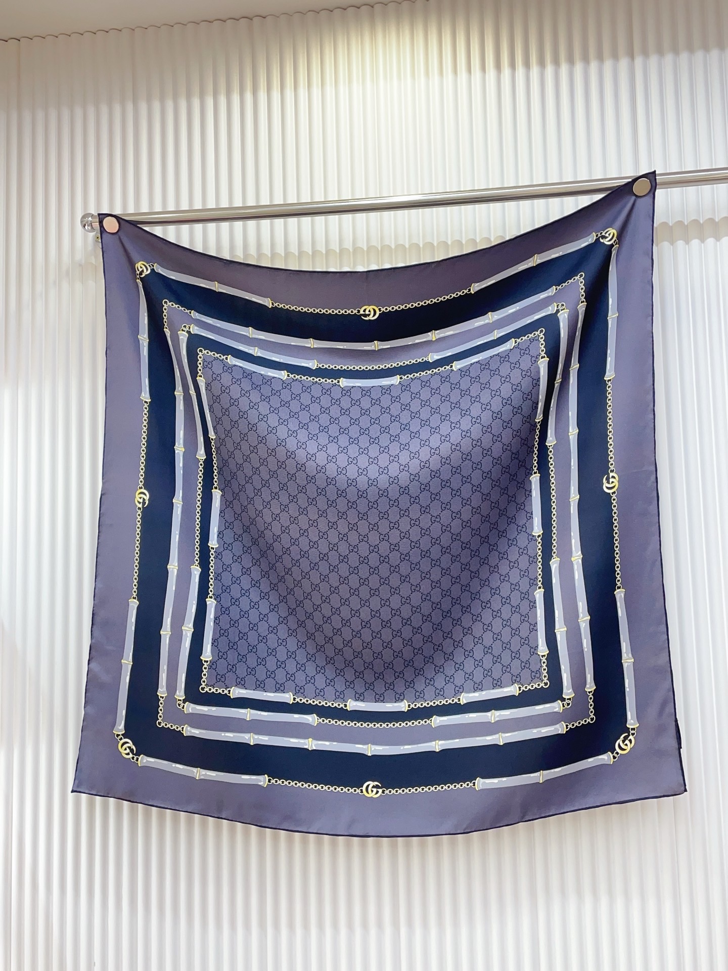 ✨✨【18姆米 双面同色】G家真丝新款🆕👏👏买了都说好看‼️推荐💕真丝方巾，顶级工艺超值‼️专柜爆款🎁💟