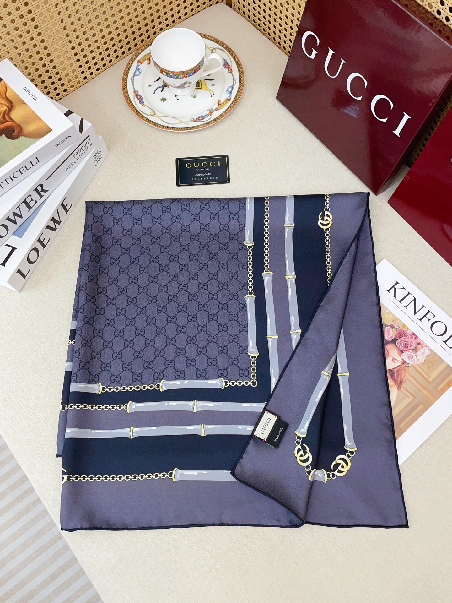 ✨✨【18姆米 双面同色】G家真丝新款🆕👏👏买了都说好看‼️推荐💕真丝方巾，顶级工艺超值‼️专柜爆款🎁💟