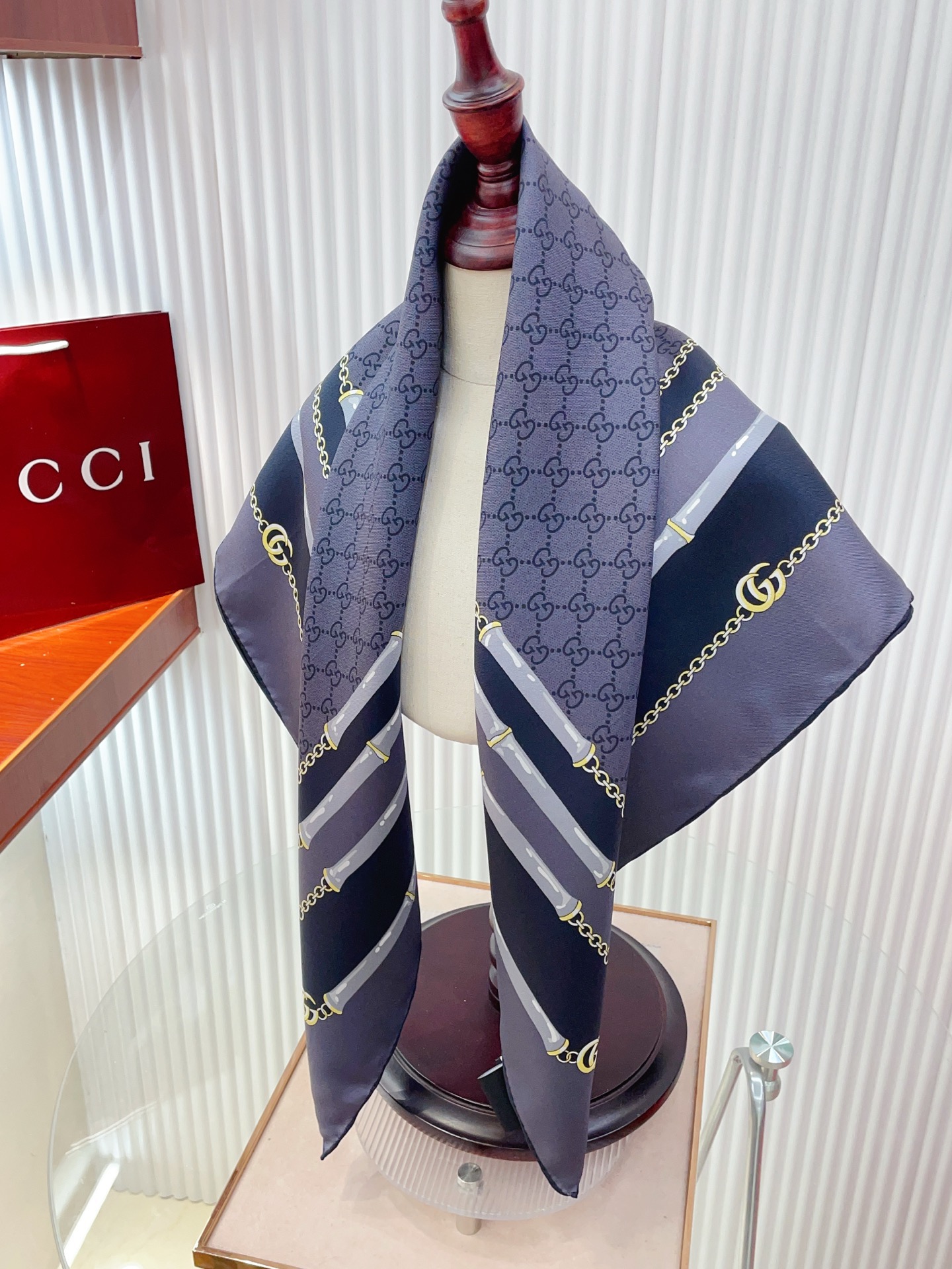 ✨✨【18姆米 双面同色】G家真丝新款🆕👏👏买了都说好看‼️推荐💕真丝方巾，顶级工艺超值‼️专柜爆款🎁💟