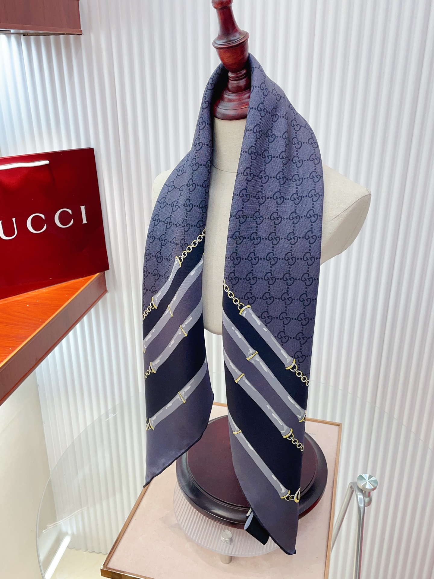 ✨✨【18姆米 双面同色】G家真丝新款🆕👏👏买了都说好看‼️推荐💕真丝方巾，顶级工艺超值‼️专柜爆款🎁💟