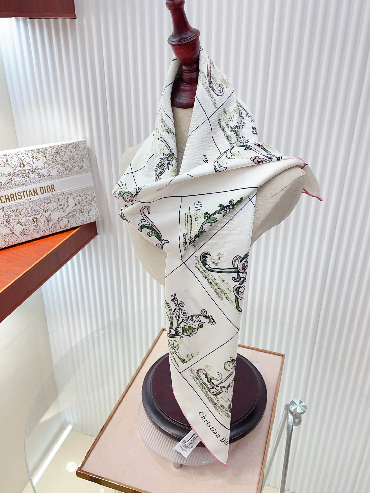 ✨✨【18姆米 双面同色】高级感爆棚❗️CD【花朵🌺元素90】高级时髦风‼️配色非常考究，图案匠心，上身