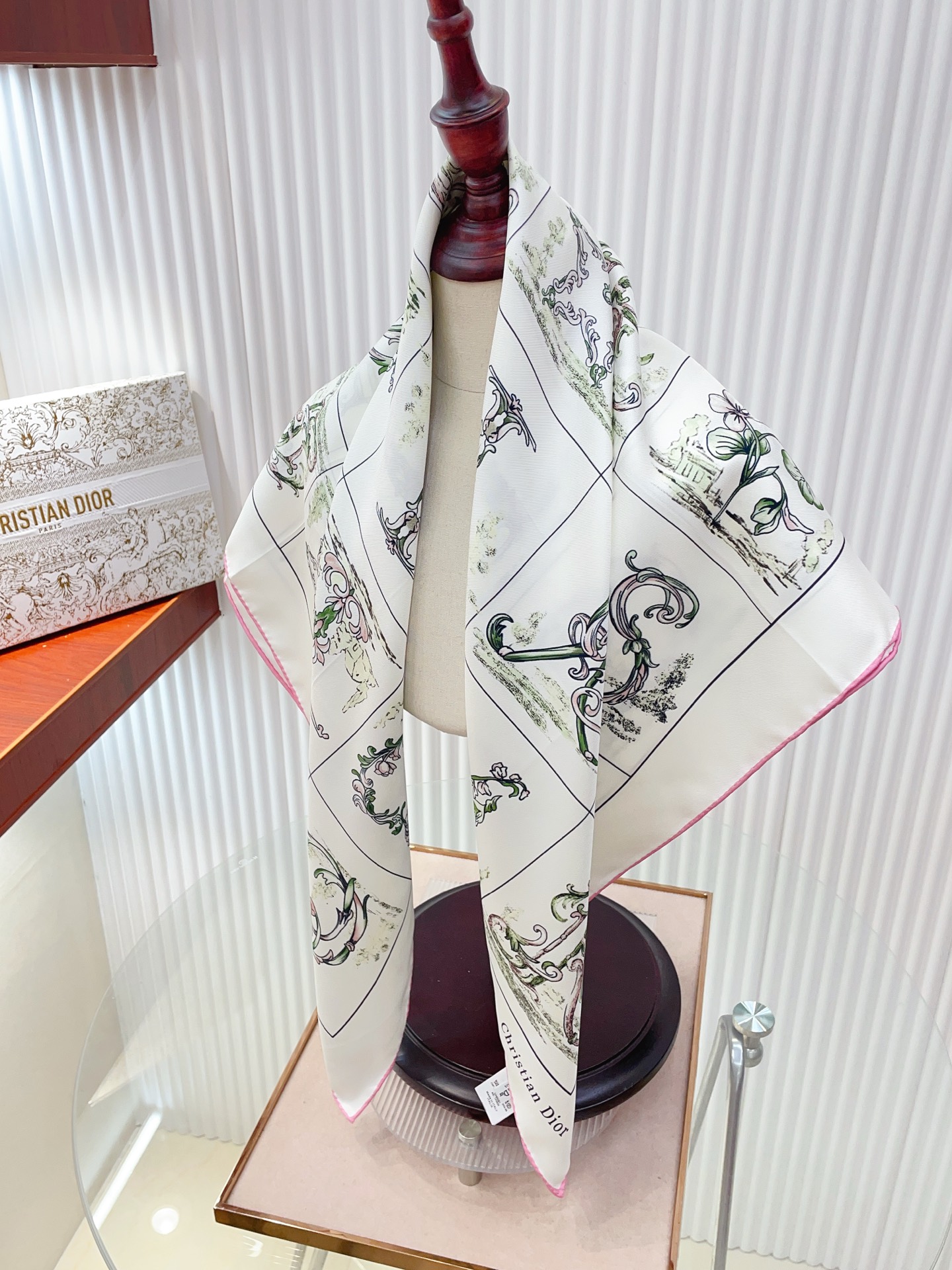 ✨✨【18姆米 双面同色】高级感爆棚❗️CD【花朵🌺元素90】高级时髦风‼️配色非常考究，图案匠心，上身