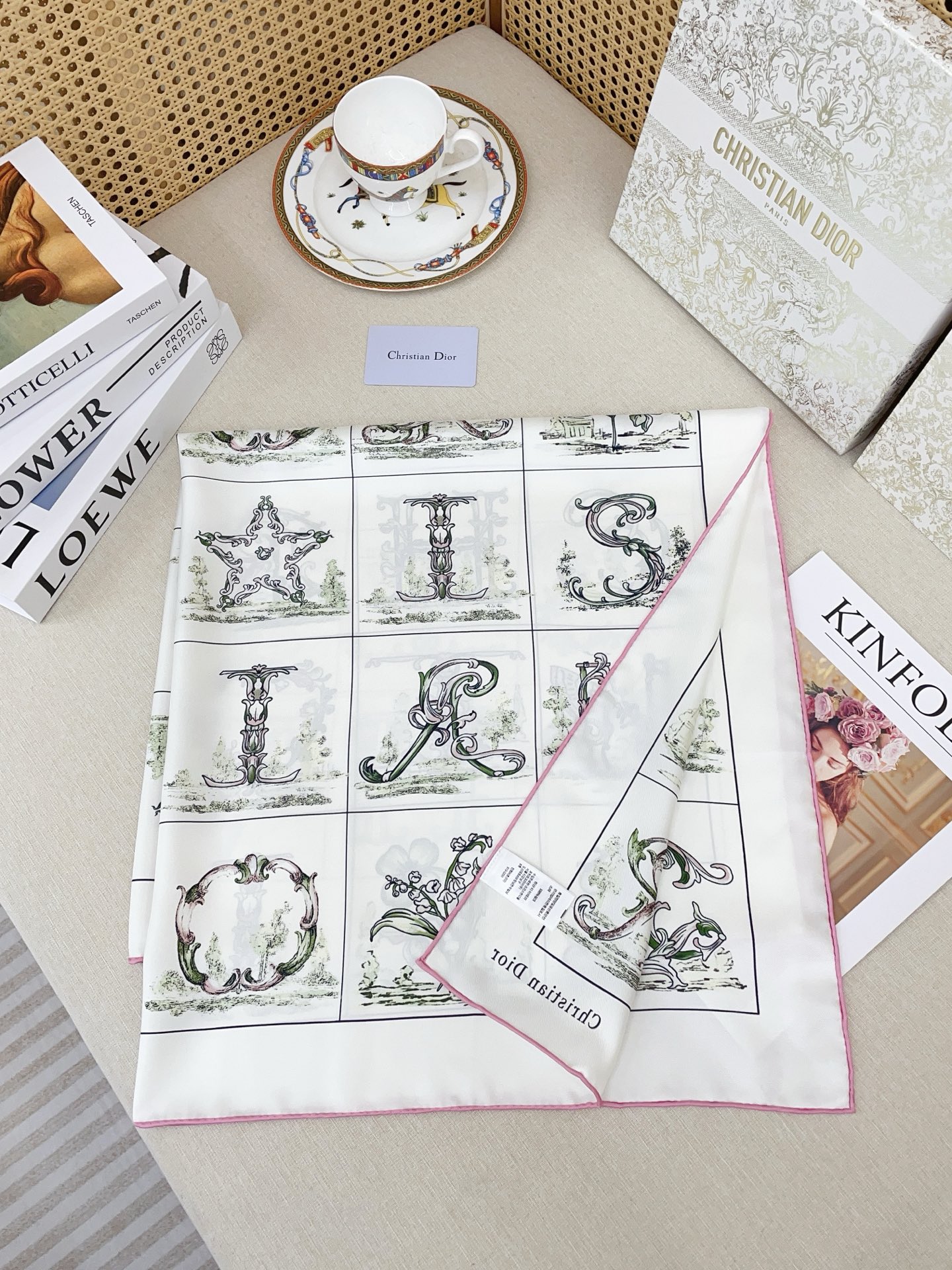 ✨✨【18姆米 双面同色】高级感爆棚❗️CD【花朵🌺元素90】高级时髦风‼️配色非常考究，图案匠心，上身