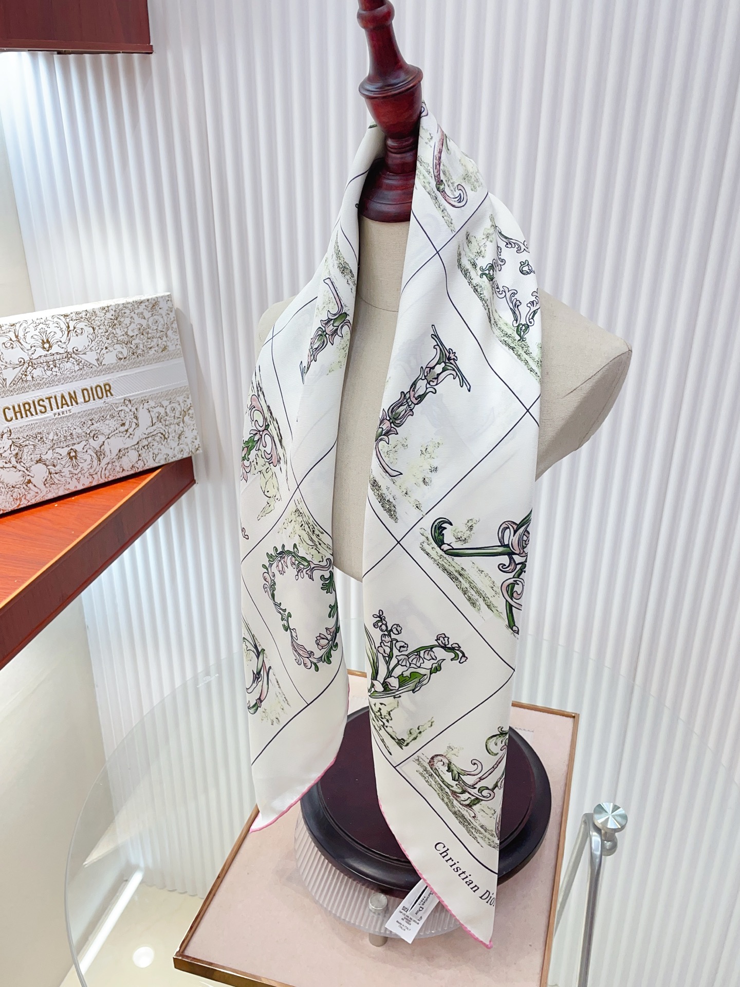 ✨✨【18姆米 双面同色】高级感爆棚❗️CD【花朵🌺元素90】高级时髦风‼️配色非常考究，图案匠心，上身