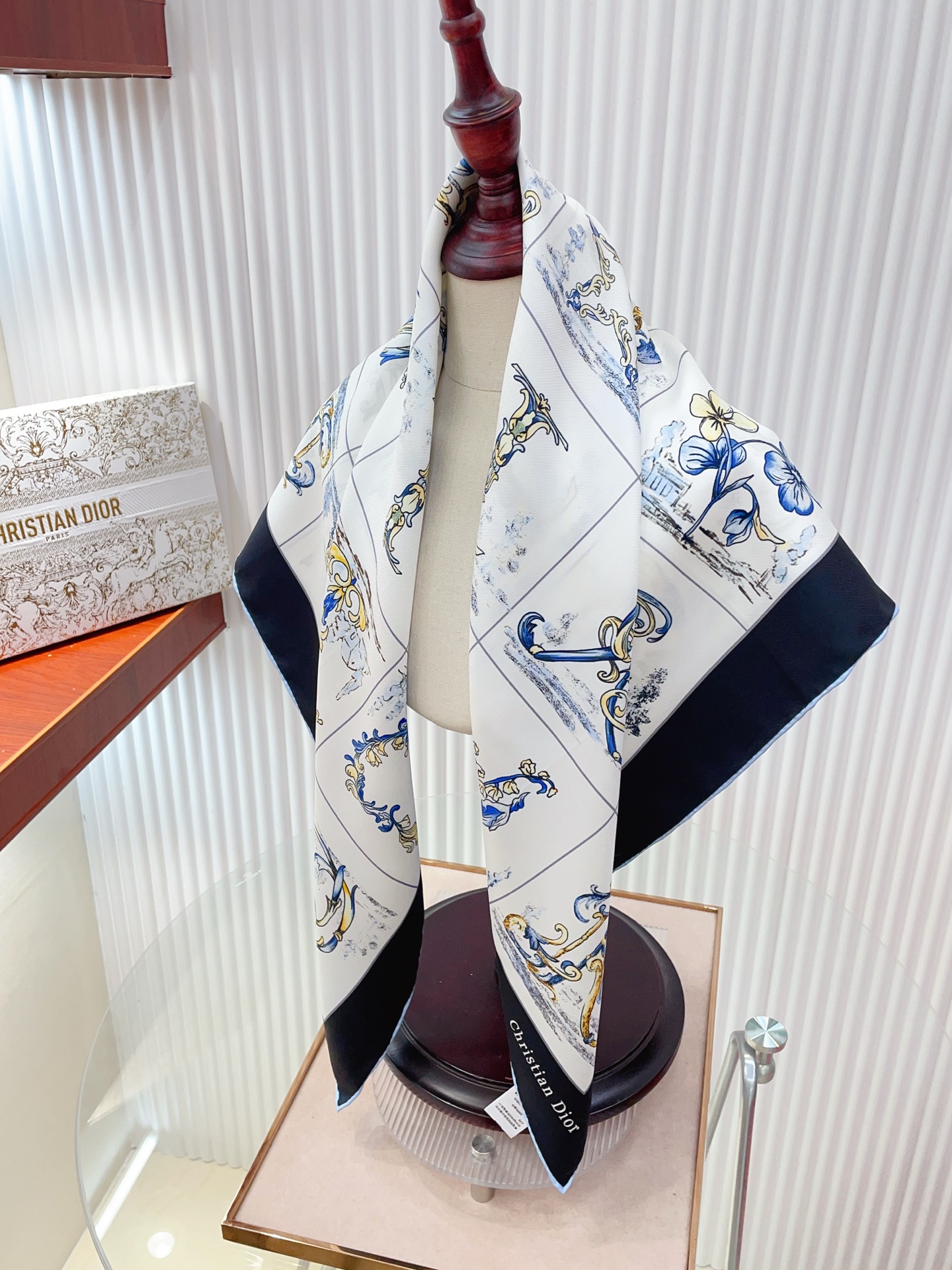 ✨✨【18姆米 双面同色】高级感爆棚❗️CD【花朵🌺元素90】高级时髦风‼️配色非常考究，图案匠心，上身