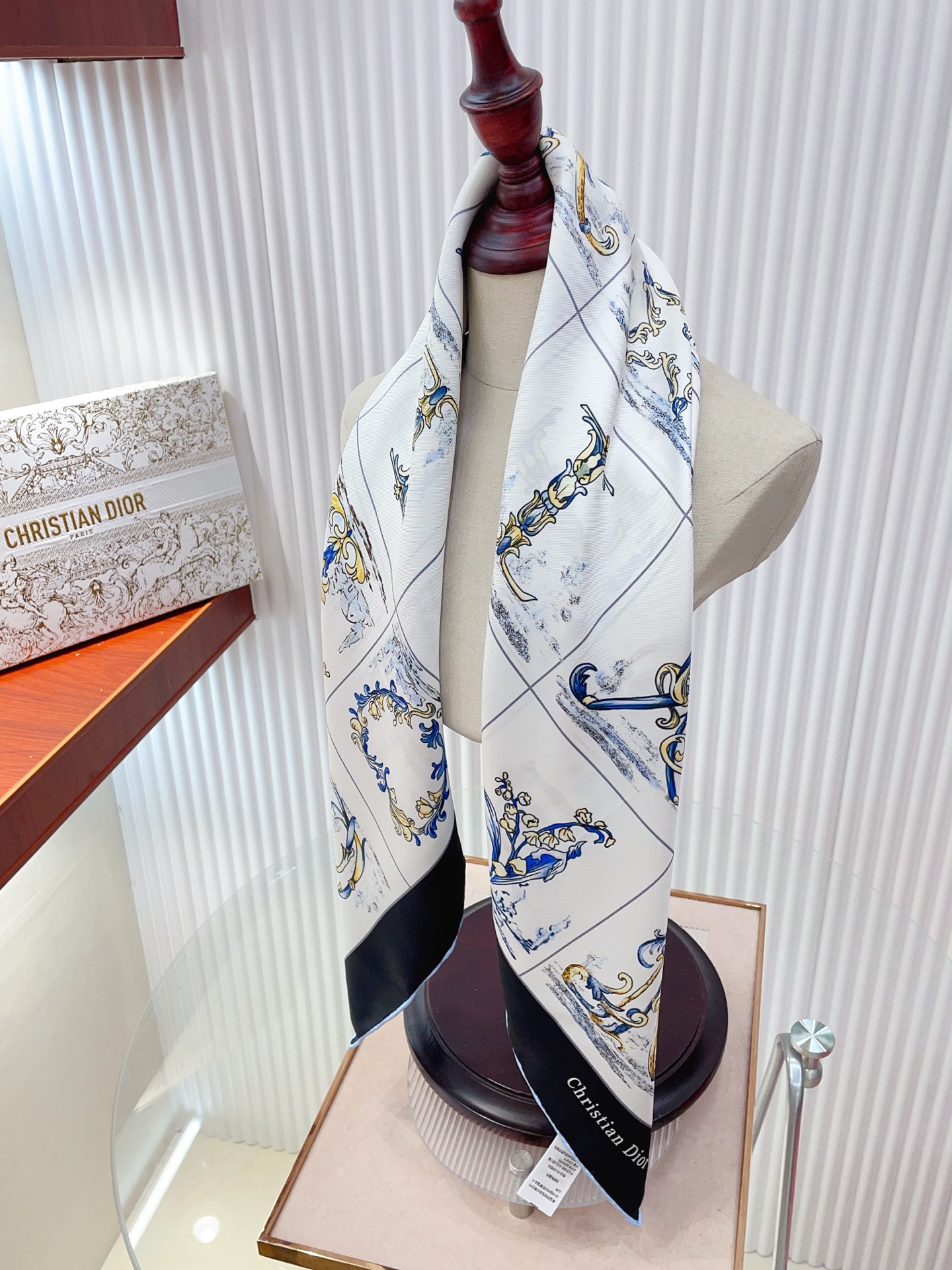 ✨✨【18姆米 双面同色】高级感爆棚❗️CD【花朵🌺元素90】高级时髦风‼️配色非常考究，图案匠心，上身