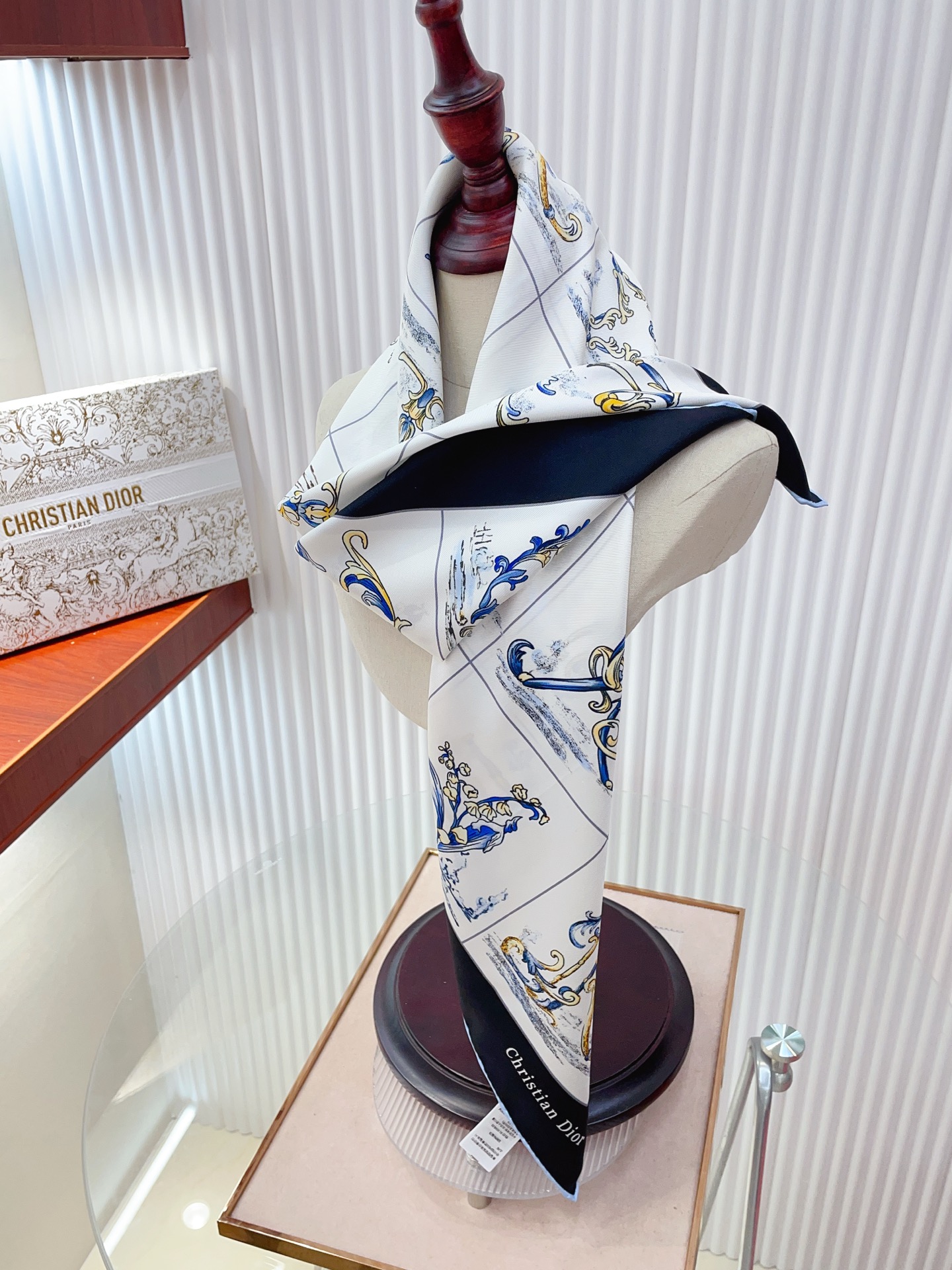 ✨✨【18姆米 双面同色】高级感爆棚❗️CD【花朵🌺元素90】高级时髦风‼️配色非常考究，图案匠心，上身