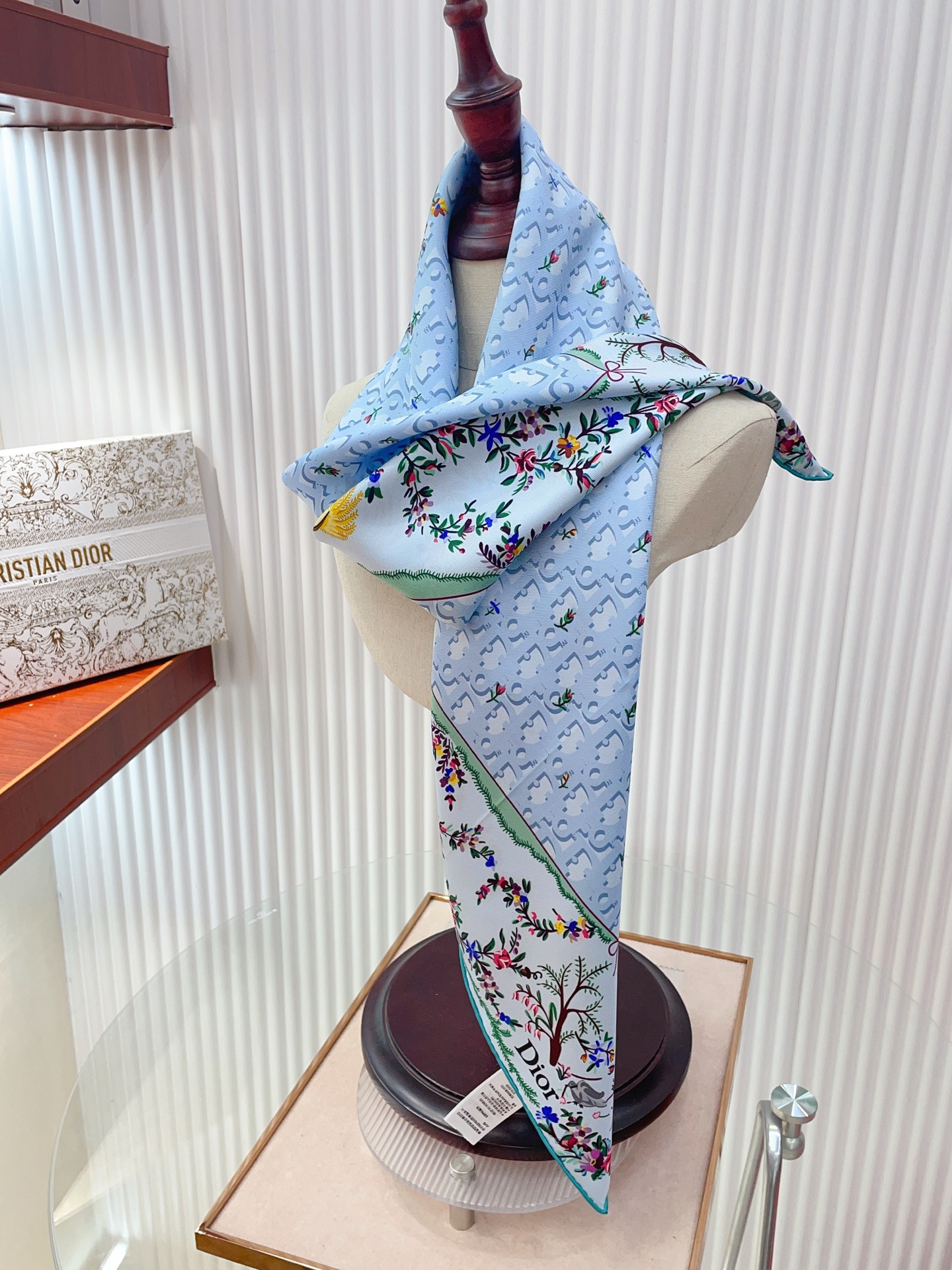 ✨✨【18姆米 双面同色】高级感爆棚❗️CD高级时髦风‼️配色非常考究，图案匠心，上身简直美得太惊艳了❤