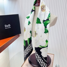 ✨✨【18姆米 双面同色】上身效果疯狂的喜欢❗️专柜也是刚刚上架的,D&G最最新款~非常有看头,这类元素一直是高级女人的 ✨✨【18姆米 双面同色】上身效果疯狂的喜欢❗️专柜也是刚刚上架的,D&G最最新款~非常有看头,这类元素一直是高级女人的