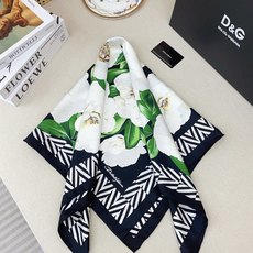 ✨✨【18姆米 双面同色】上身效果疯狂的喜欢❗️专柜也是刚刚上架的,D&G最最新款~非常有看头,这类元素一直是高级女人的 ✨✨【18姆米 双面同色】上身效果疯狂的喜欢❗️专柜也是刚刚上架的,D&G最最新款~非常有看头,这类元素一直是高级女人的