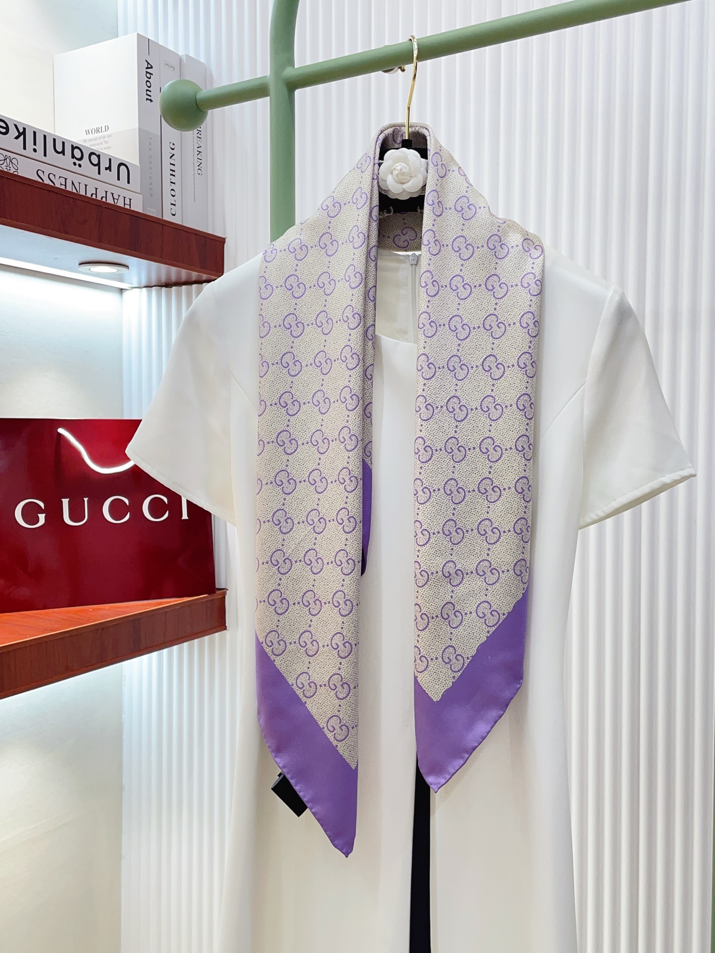 NO:821174,[18 Mumi, double-sided same color] The new style of G’s silk is said to be good-looking. Recommended silk square scarves. Top-notch craftsmanship, value-for-money counter pop-up, three-dimensional presentation of patterns and textures, extremely high-grade special craftsmanship, high-end research and development, stunning advent, special cutting-edge craftsmanship, favored by Bai Fumei. Whether it is quality, style or price, they scream for big brands. Super cost-effective, definitely worth buying twill silk, size 90cm*90cm high version scarf, high version scarf, gucci, real silk19860909【18姆米 双面同色】G家真丝新款买了都说好看推荐真丝方巾,顶级工艺超值专柜爆款立体呈现图案纹路实物档次极高特殊工艺高端研发惊艳问世特殊尖端工艺处理受到白富美的喜欢 无论是品质 款式 价格都令大牌控的她们尖叫 超高性价比 绝对值得入手斜纹真丝,尺寸90cm*90cm高版本围巾,高版本围巾,gucci,real silk,scarf