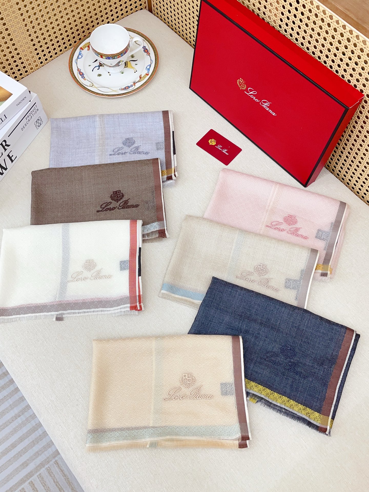 ✨✨【羊绒款 70尺寸 】新品 LP家秋冬羊绒款 随意切换造型 ,小巧又不失优雅的款式 70*70 黄金