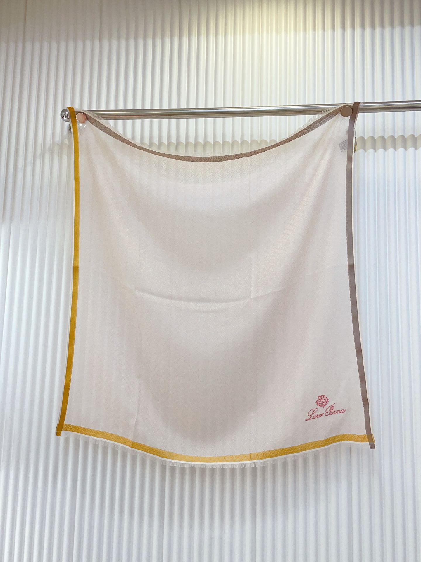 ✨✨【羊绒款 70尺寸 】新品 LP家秋冬羊绒款 随意切换造型 ,小巧又不失优雅的款式 70*70 黄金
