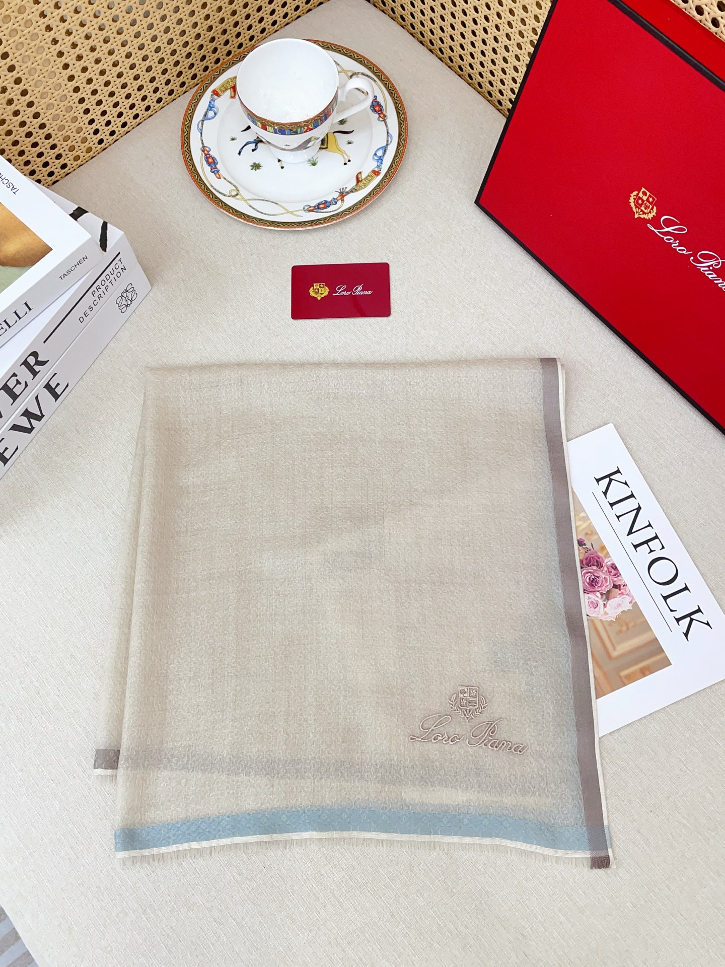✨✨【羊绒款 70尺寸 】新品 LP家秋冬羊绒款 随意切换造型 ,小巧又不失优雅的款式 70*70 黄金