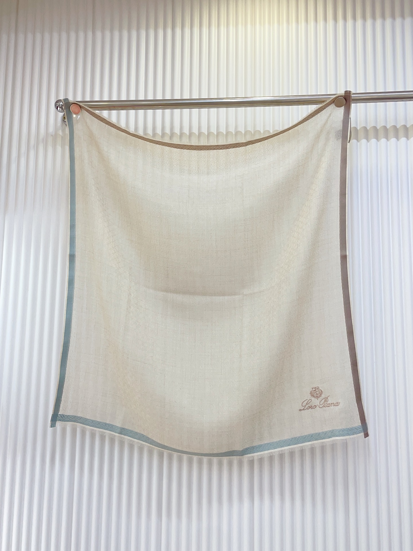 ✨✨【羊绒款 70尺寸 】新品 LP家秋冬羊绒款 随意切换造型 ,小巧又不失优雅的款式 70*70 黄金