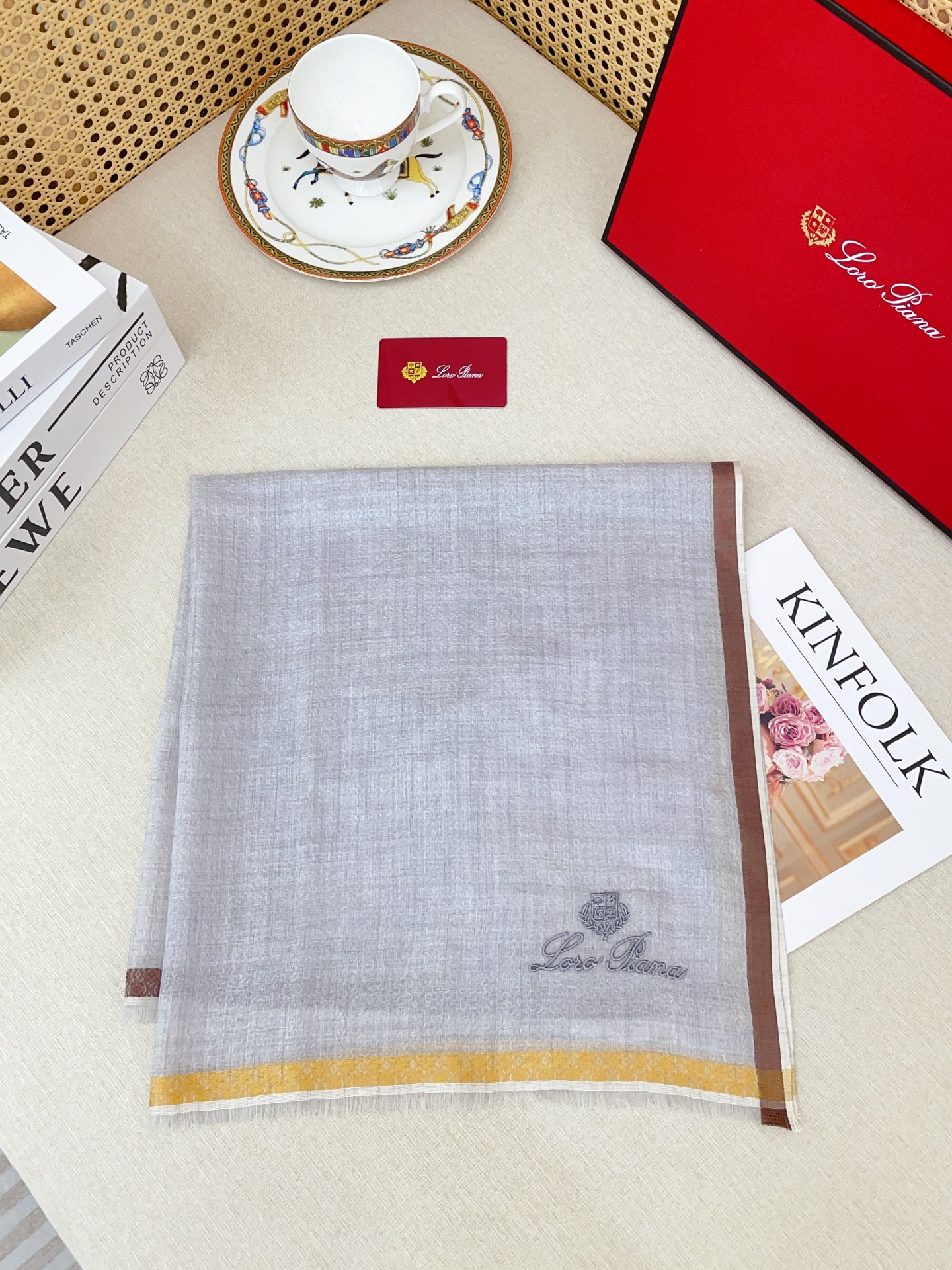 ✨✨【羊绒款 70尺寸 】新品 LP家秋冬羊绒款 随意切换造型 ,小巧又不失优雅的款式 70*70 黄金