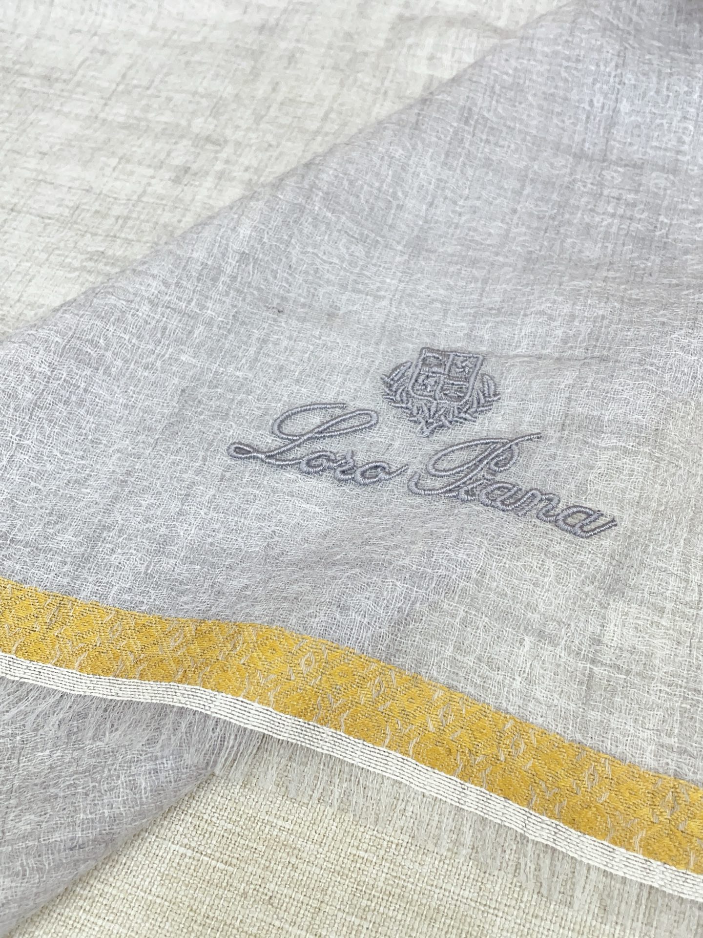 ✨✨【羊绒款 70尺寸 】新品 LP家秋冬羊绒款 随意切换造型 ,小巧又不失优雅的款式 70*70 黄金