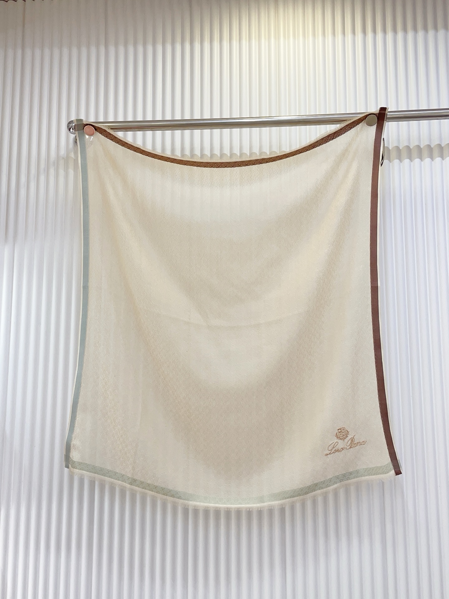 ✨✨【羊绒款 70尺寸 】新品 LP家秋冬羊绒款 随意切换造型 ,小巧又不失优雅的款式 70*70 黄金
