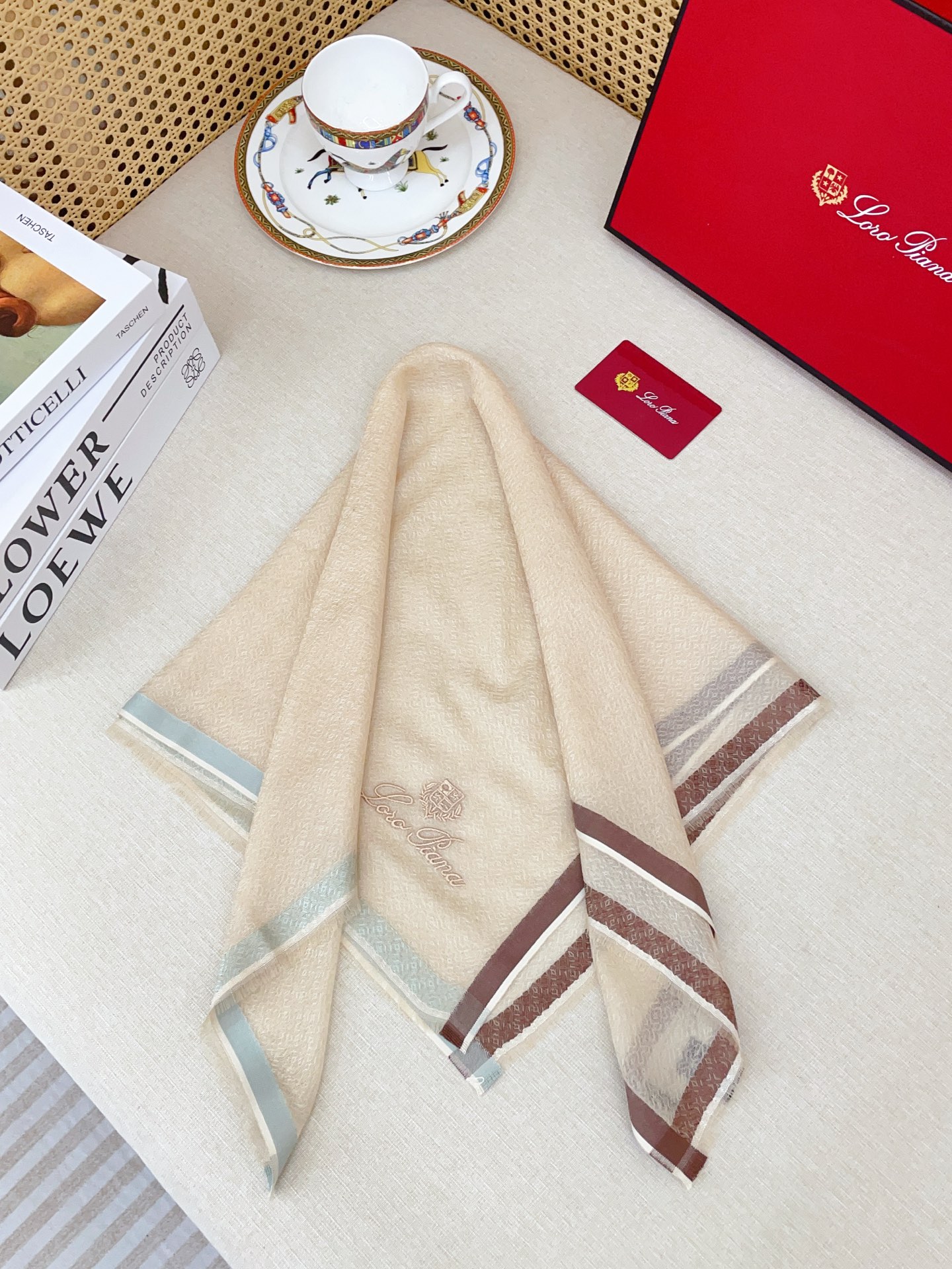 ✨✨【羊绒款 70尺寸 】新品 LP家秋冬羊绒款 随意切换造型 ,小巧又不失优雅的款式 70*70 黄金