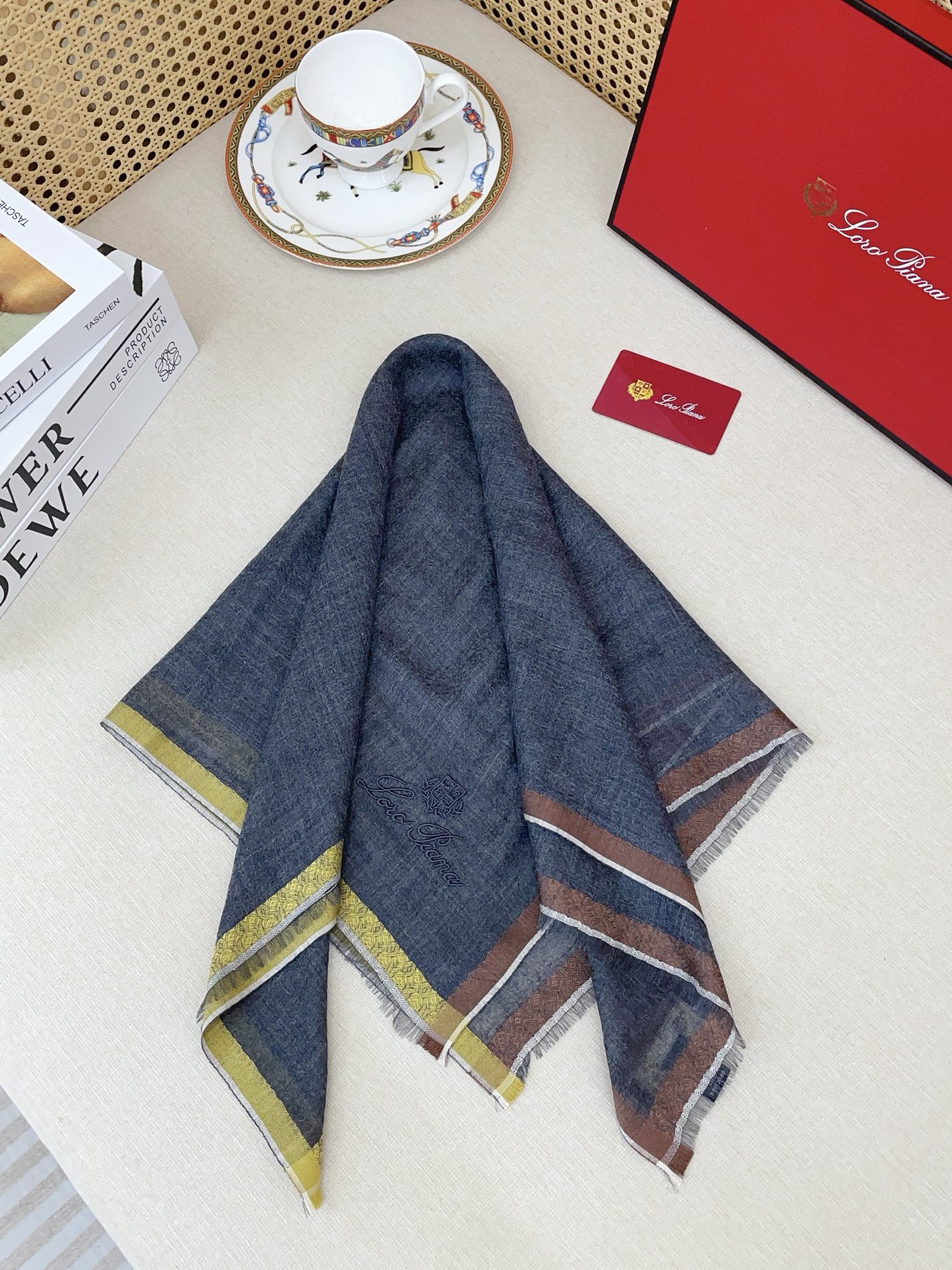 ✨✨【羊绒款 70尺寸 】新品 LP家秋冬羊绒款 随意切换造型 ,小巧又不失优雅的款式 70*70 黄金