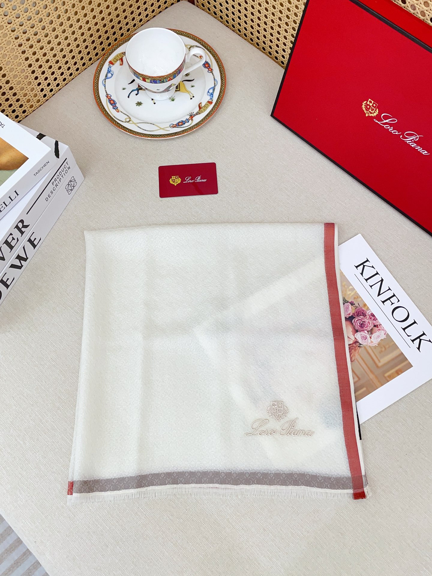 ✨✨【羊绒款 70尺寸 】新品 LP家秋冬羊绒款 随意切换造型 ,小巧又不失优雅的款式 70*70 黄金