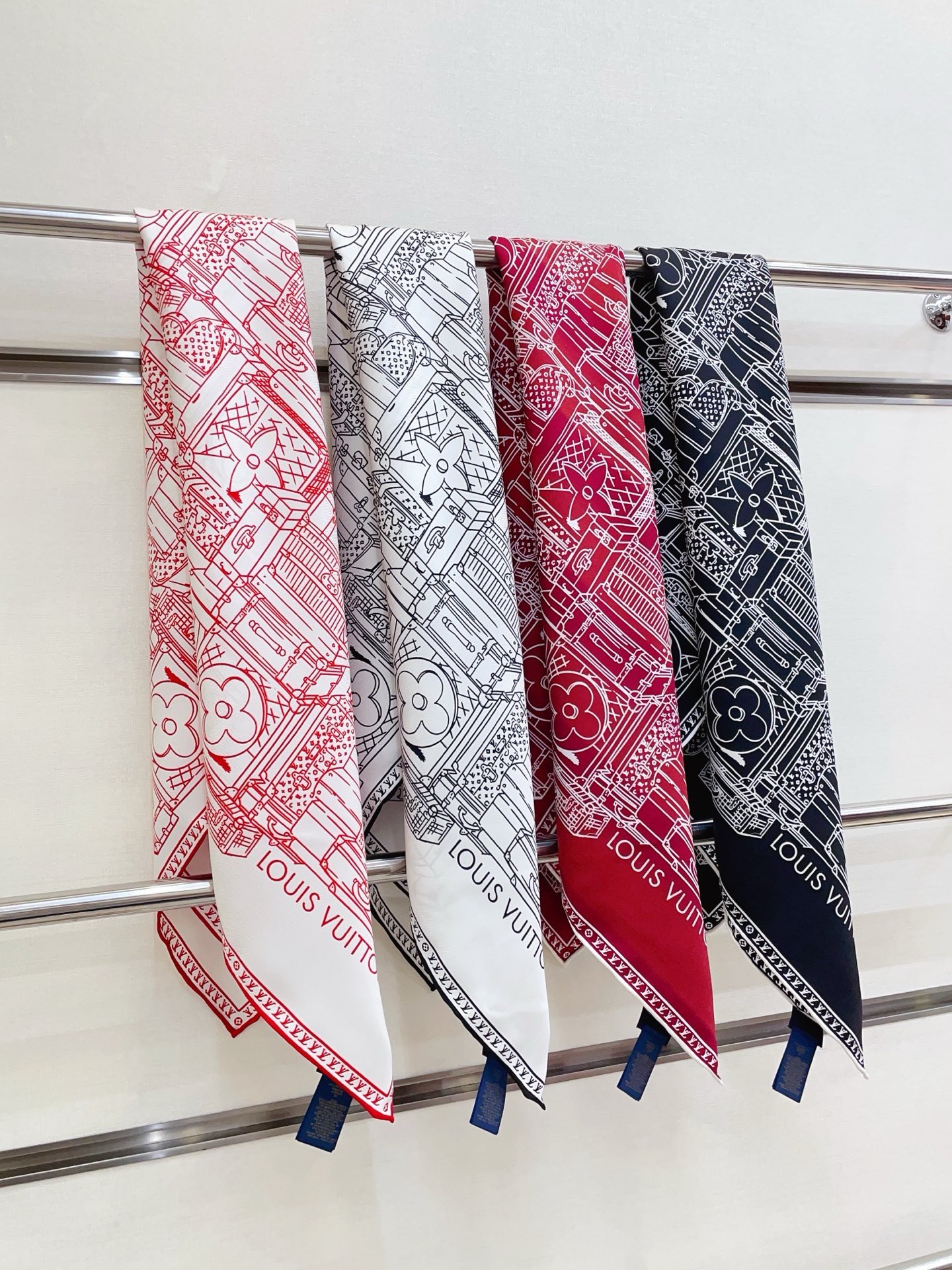 ✨✨【18姆米 双面同色】上身效果疯狂的喜欢❗️专柜也是刚刚上架的，L*最最新款~非常有看头，L的这类元素一直是高级女人