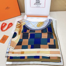 ✨✨【18姆米 双面同色】H**S真丝新款🆕👏👏买了都说好看‼️推荐💕【格纹马面罩 90】真丝方巾,顶 ✨✨【18姆米 双面同色】H**S真丝新款🆕👏👏买了都说好看‼️推荐💕【格纹马面罩 90】真丝方巾,顶