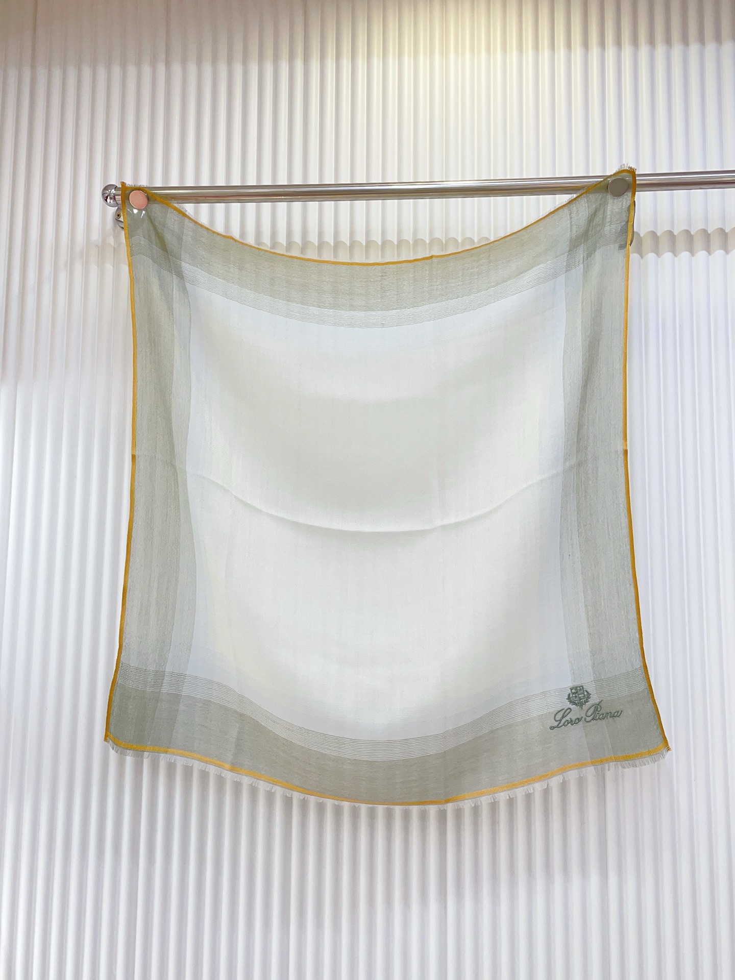 🆕 ✨✨【羊绒款 70尺寸 】新品 L🆕 P家秋冬羊绒款 随意切换造型 ,小巧又不失优雅的款式 70*70 黄金尺寸 高