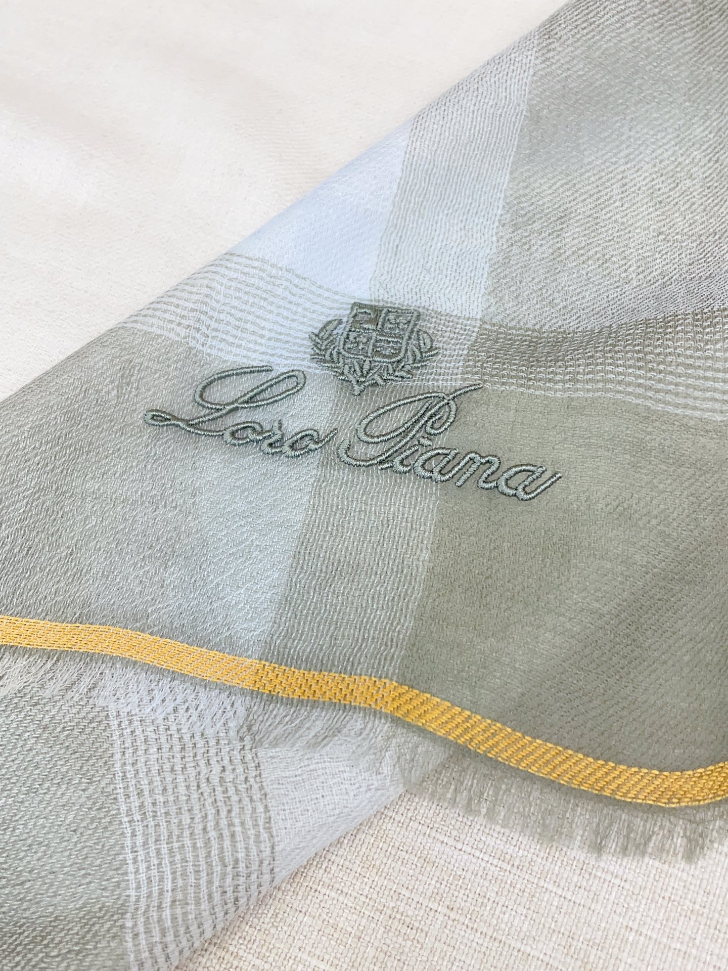 🆕 ✨✨【羊绒款 70尺寸 】新品 L🆕 P家秋冬羊绒款 随意切换造型 ,小巧又不失优雅的款式 70*70 黄金尺寸 高
