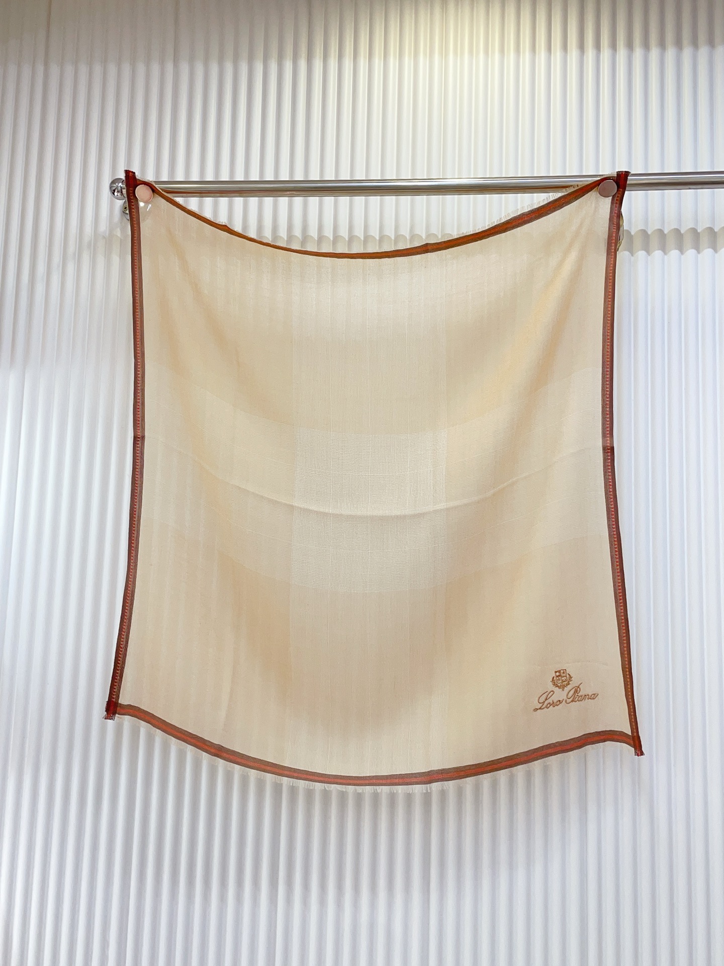 ✨✨【羊绒款 70尺寸 】新品 LP家秋冬羊绒款 随意切换造型 ,小巧又不失优雅的款式 70*70 黄金