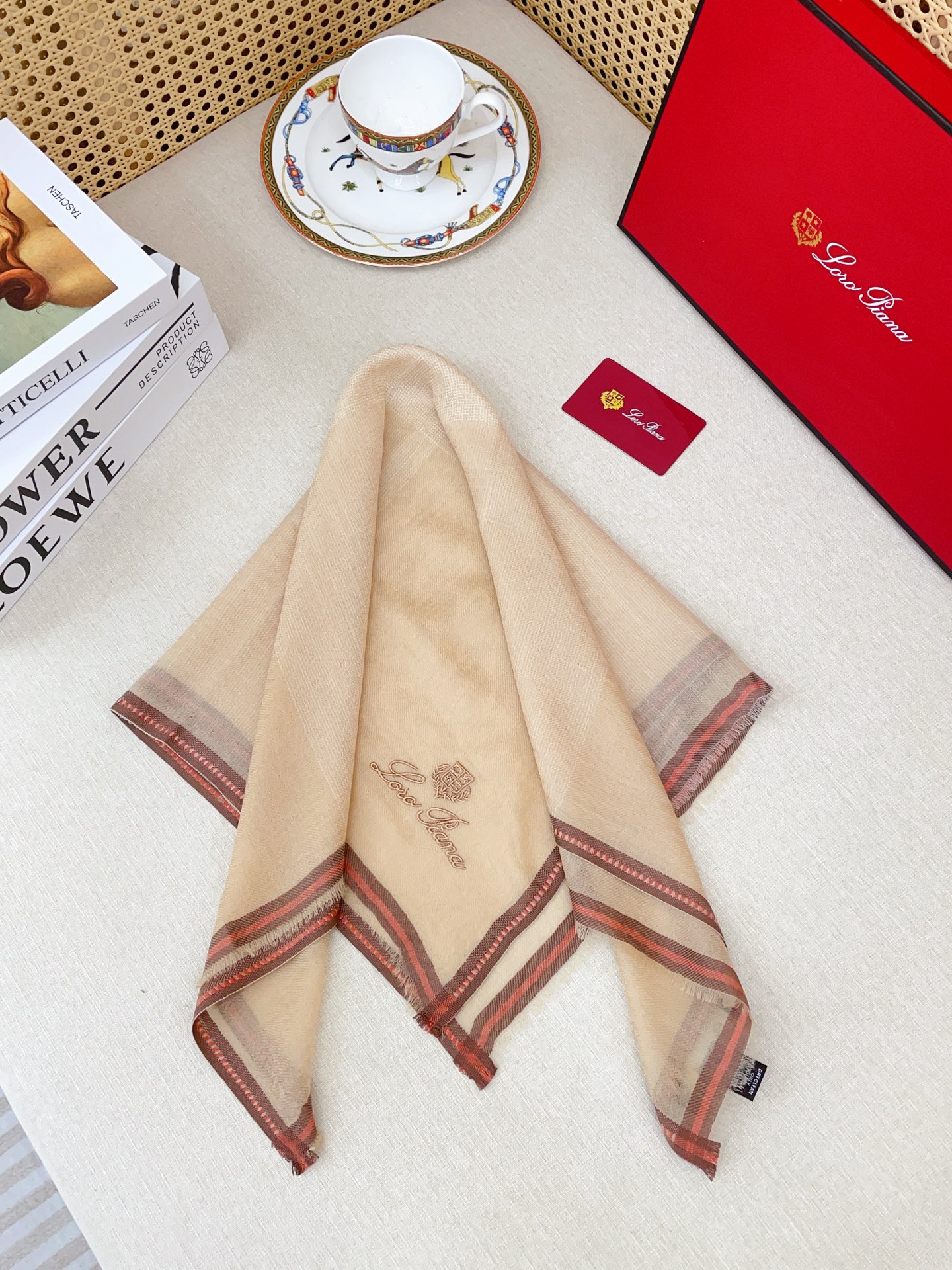 ✨✨【羊绒款 70尺寸 】新品 LP家秋冬羊绒款 随意切换造型 ,小巧又不失优雅的款式 70*70 黄金