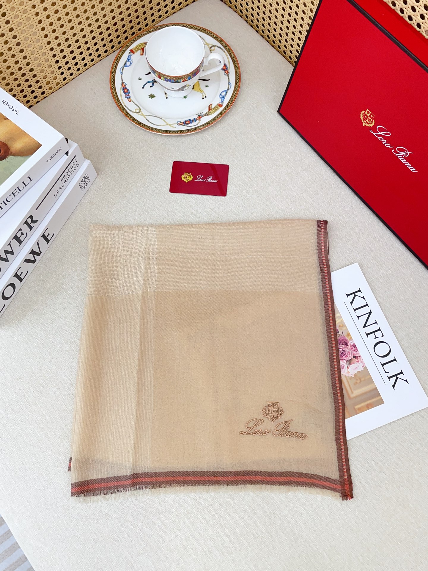 ✨✨【羊绒款 70尺寸 】新品 LP家秋冬羊绒款 随意切换造型 ,小巧又不失优雅的款式 70*70 黄金