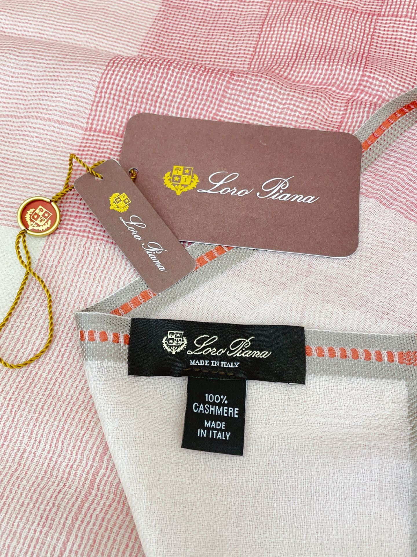 ✨✨【羊绒款 70尺寸 】新品 LP家秋冬羊绒款 随意切换造型 ,小巧又不失优雅的款式 70*70 黄金