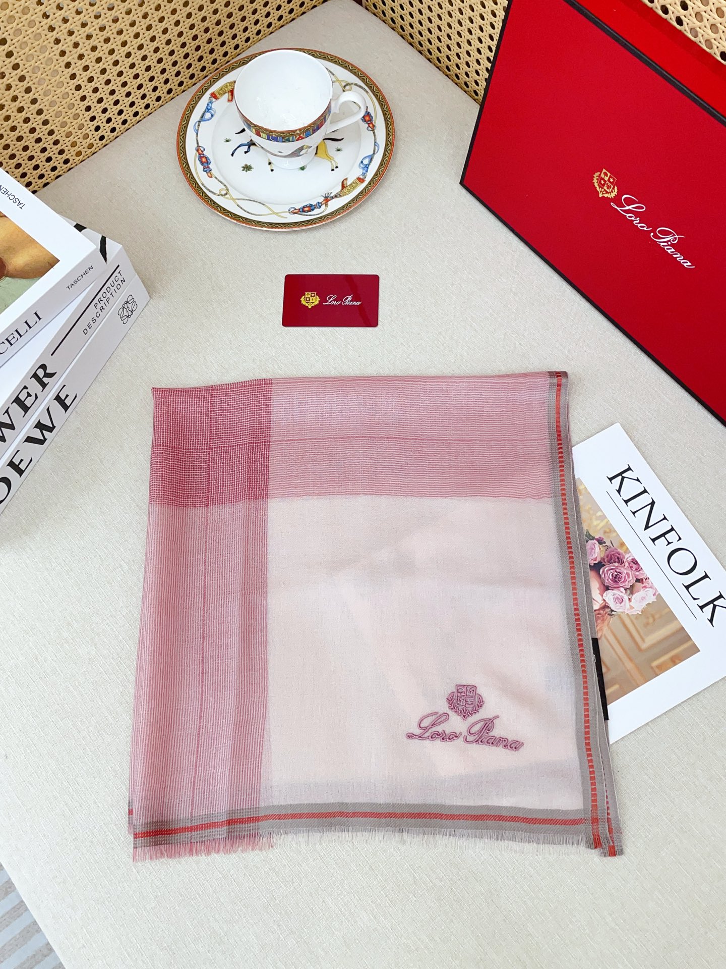 ✨✨【羊绒款 70尺寸 】新品 LP家秋冬羊绒款 随意切换造型 ,小巧又不失优雅的款式 70*70 黄金