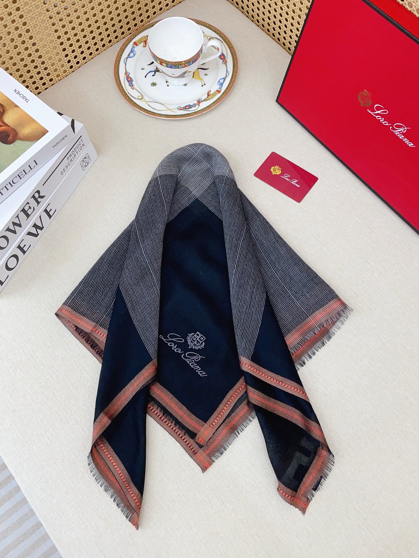 ✨✨【羊绒款 70尺寸 】新品 LP家秋冬羊绒款 随意切换造型 ,小巧又不失优雅的款式 70*70 黄金