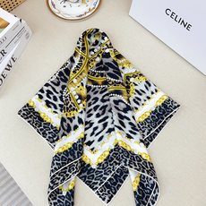 ✨✨【18姆米 双面同色】上身效果疯狂的喜欢❗️专柜也是刚刚上架的,CELINE最最新款~非常有看头,瑟琳的这类元素一直 ✨✨【18姆米 双面同色】上身效果疯狂的喜欢❗️专柜也是刚刚上架的,CELINE最最新款~非常有看头,瑟琳的这类元素一直