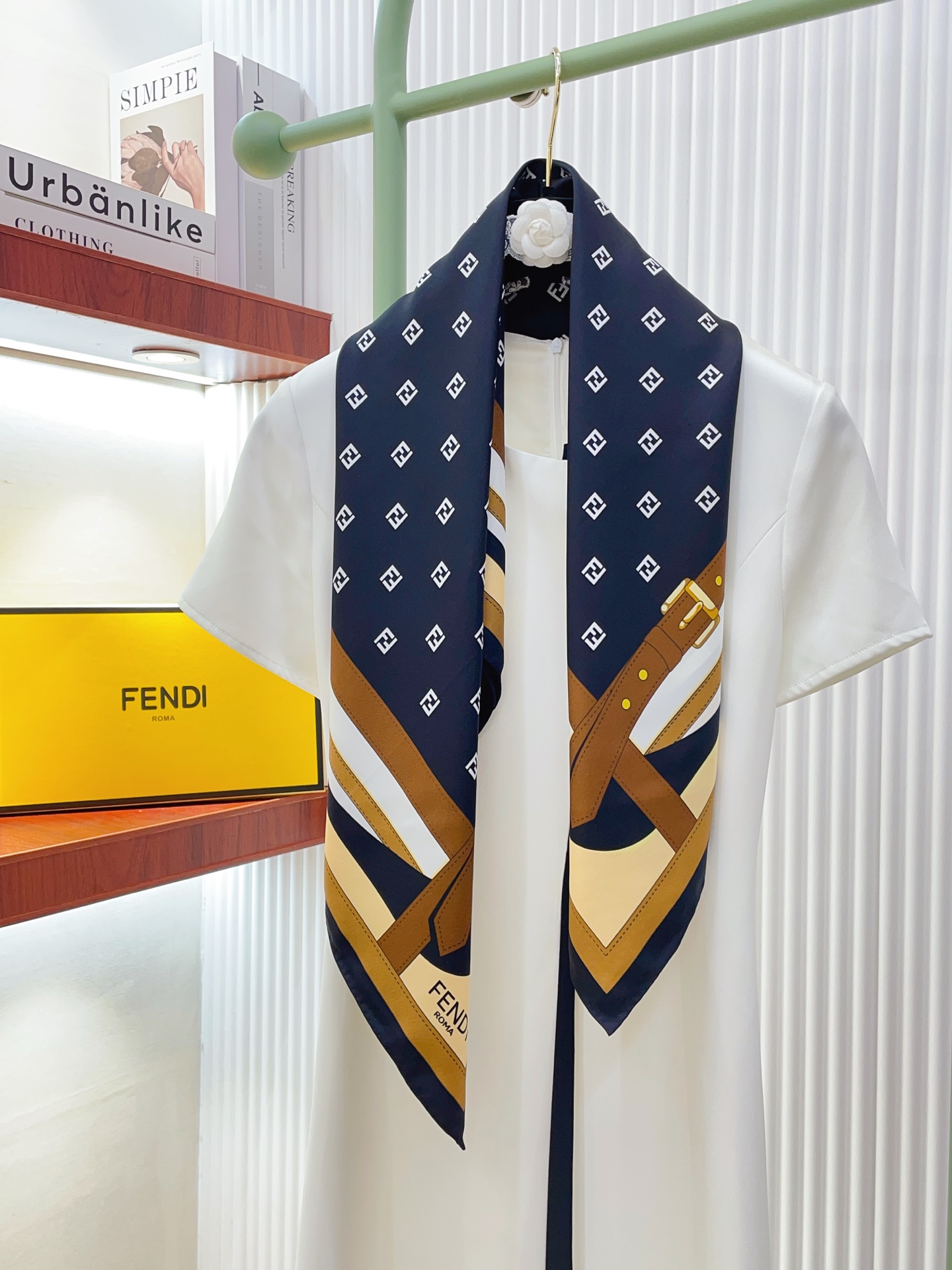 NO:821204,[18 Mumi, double-sided and same color] Fendi's latest counter flagship model. Silk square scarf. It is very easy to match for vacation and daily life. Order private flow] I want to go on vacation as soon as I see it. It is also very easy to wear for daily wear. Needless to say, the whole person will look very energetic. Needless to say, the details and quality can be seen clearly. Absolutely praised high-standard quality 90*90 square scarf, top twill silk high version scarf, high version scarf, fendi, real silk19860909【18姆米 双面同色】Fendi最新的专柜主打款.真丝方巾 度假及日常都非常好搭配的款订单私流】一看到就想去度假平时穿搭也非常好搭配,整个人看起来都会神采奕奕好多不用多说,细节品质都看得清楚,绝对获赞的高规格品质90*90方巾,顶级斜纹真丝高版本围巾,高版本围巾,fendi,real silk,scarf