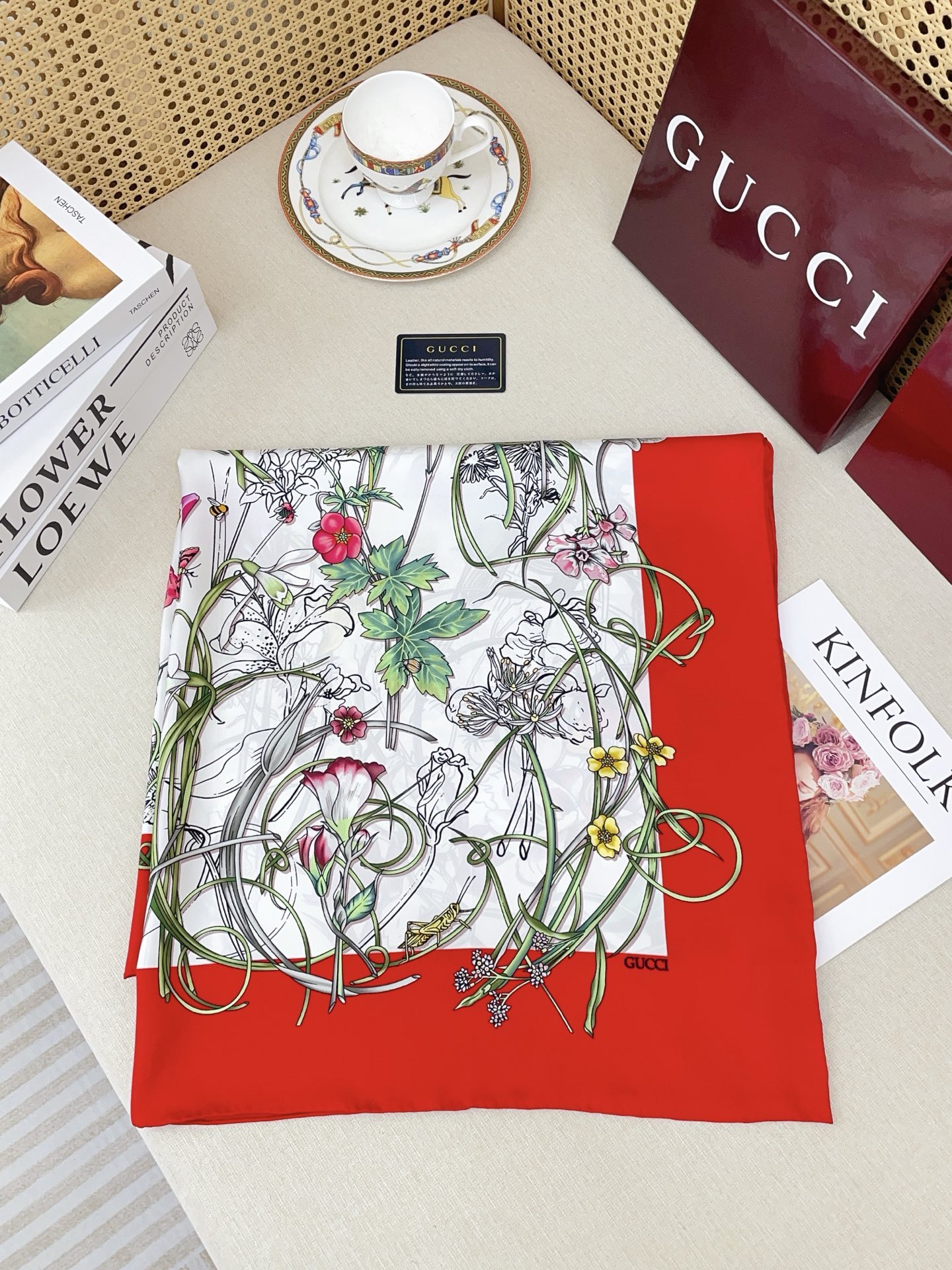 ✨✨【18姆米 双面同色】G家真丝新款🆕👏👏买了都说好看‼️推荐💕真丝方巾，顶级工艺超值‼️专柜爆款🎁💟