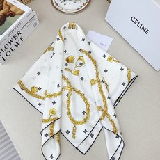 ✨✨【18姆米 双面同色】上身效果疯狂的喜欢❗️专柜也是刚刚上架的,CELINE最最新款~非常有看头,瑟琳的这类元素一直 ✨✨【18姆米 双面同色】上身效果疯狂的喜欢❗️专柜也是刚刚上架的,CELINE最最新款~非常有看头,瑟琳的这类元素一直