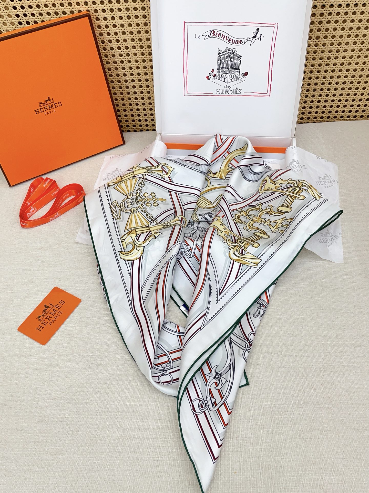 ✨✨【18姆米 双面同色】H**S真丝新款🆕👏👏买了都说好看‼️推荐💕【传奇鞍曫90】真丝方巾，顶级工艺超值‼️专柜爆款