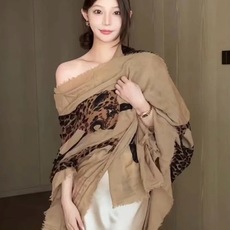 ✨✨同步上架 YSL(圣罗兰)家买了都说好看【六头豹🐆羊绒长巾】‼️推荐💕顶级工艺超值‼️专柜爆款🎁🎁羊绒长巾💟豹纹呈现 ✨✨同步上架 YSL(圣罗兰)家买了都说好看【六头豹🐆羊绒长巾】‼️推荐💕顶级工艺超值‼️专柜爆款🎁🎁羊绒长巾💟豹纹呈现