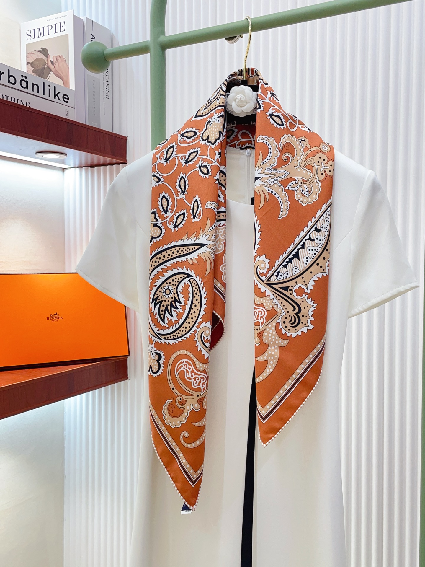 ✨✨【18姆米 双面同色】H**S真丝新款🆕👏👏买了都说好看‼️推荐💕【被点亮的H   90】真丝方巾，