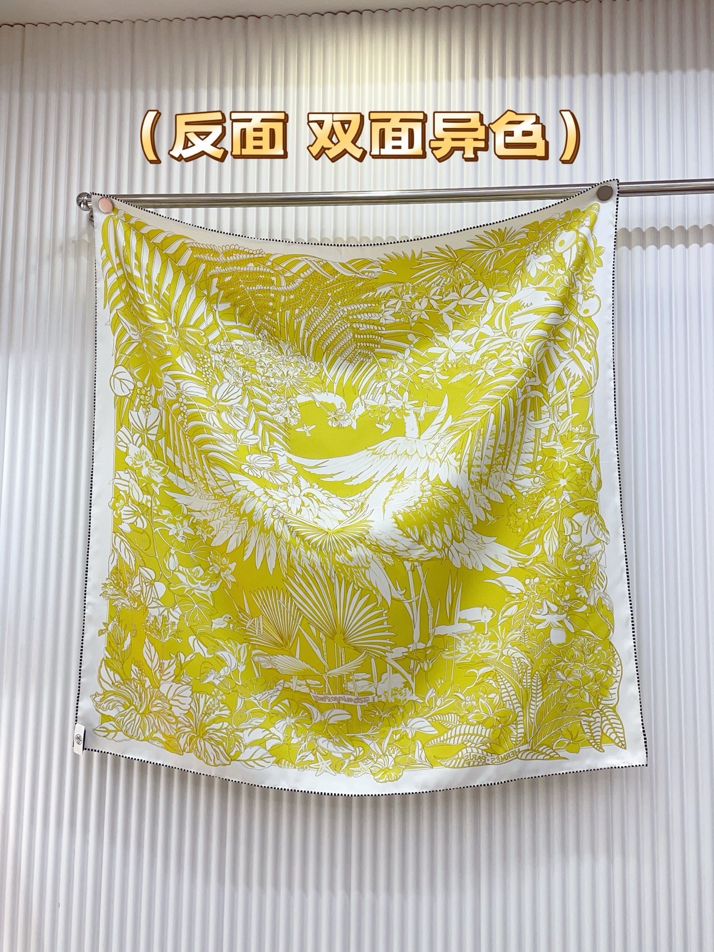 ✨✨【18姆米 双面异色】H**S真丝新款🆕👏👏买了都说好看‼️推荐💕【红鹤派对图腾版 90】真丝方巾，