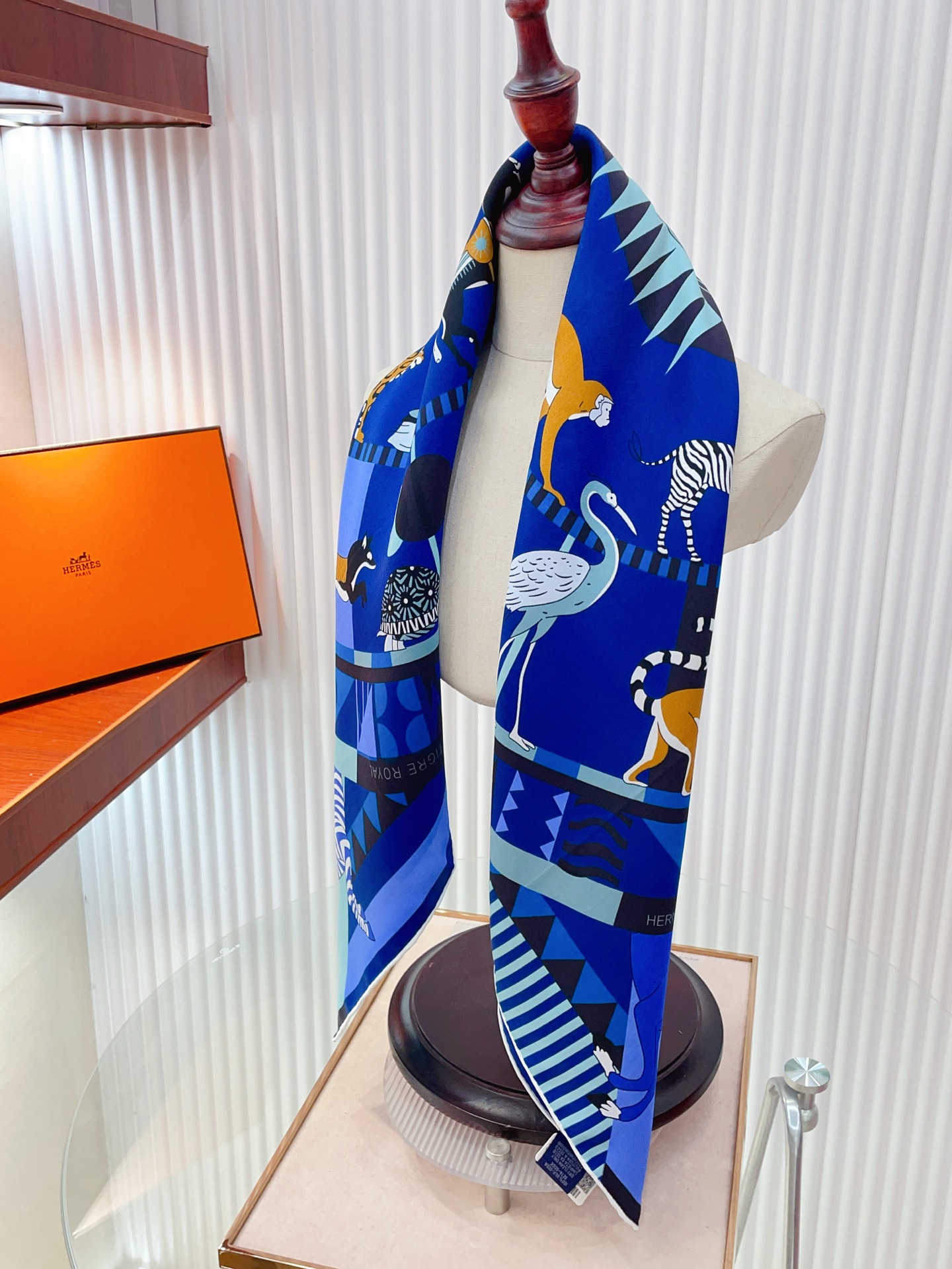 ✨✨【18姆米 双面同色】H**S真丝新款🆕👏👏买了都说好看‼️推荐💕【王者之虎的旋转木马90】真丝方巾