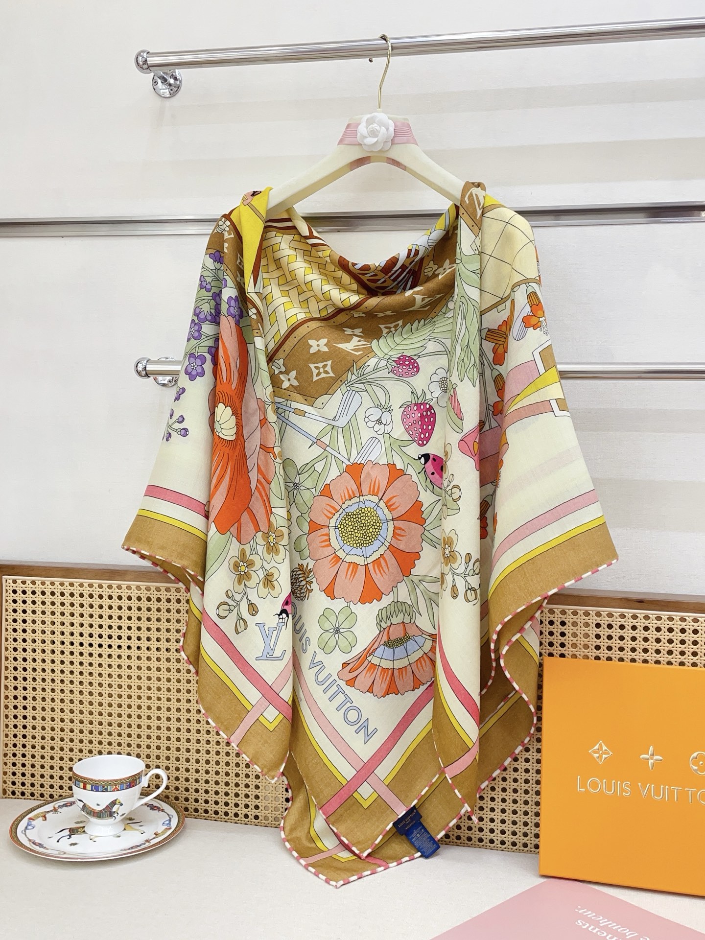 ✨✨【双面同色 丝毛款】L家羊绒新款 买了都说好看‼️推荐💕双面同色羊绒方巾‼️驴家ZG爆款🎁💟立体呈现